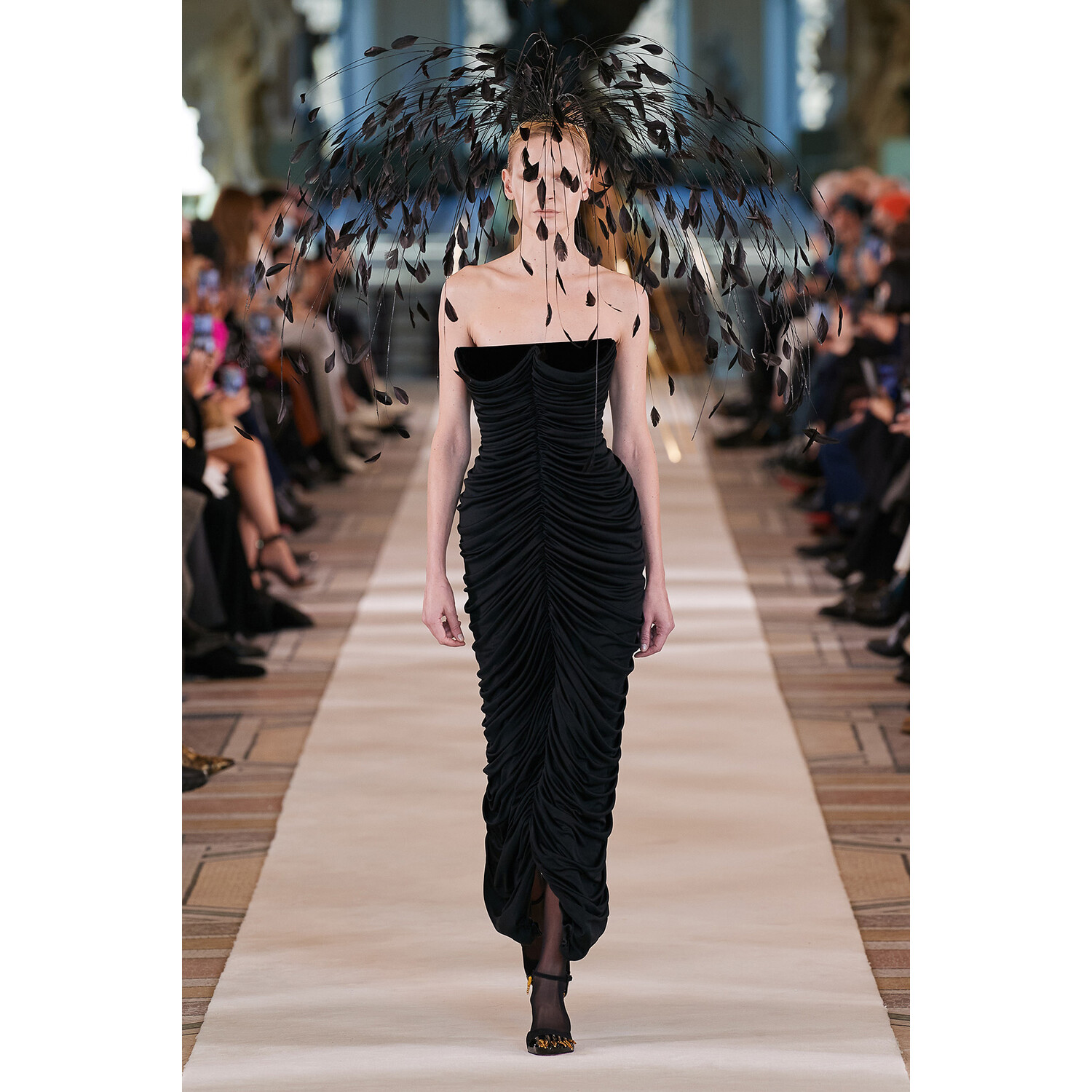 Фото Schiaparelli Couture Spring 2022 Collection / Schiaparelli Couture весна-лето 2022