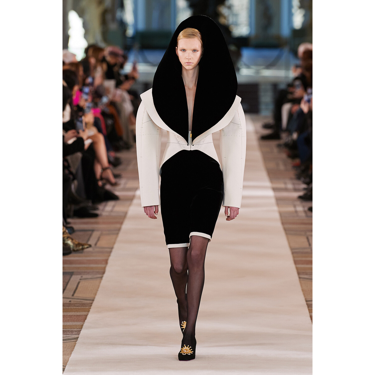 Фото Schiaparelli Couture Spring 2022 Collection / Schiaparelli Couture весна-лето 2022