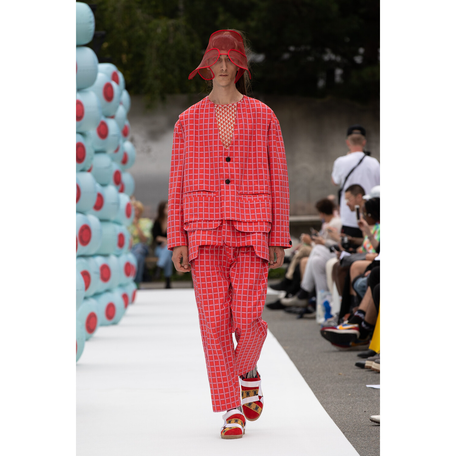 Фото Henrik Vibskov Spring 2020 Menswear Collection / Henrik Vibskov весна- лето 2020 / Неделя моды: Париж