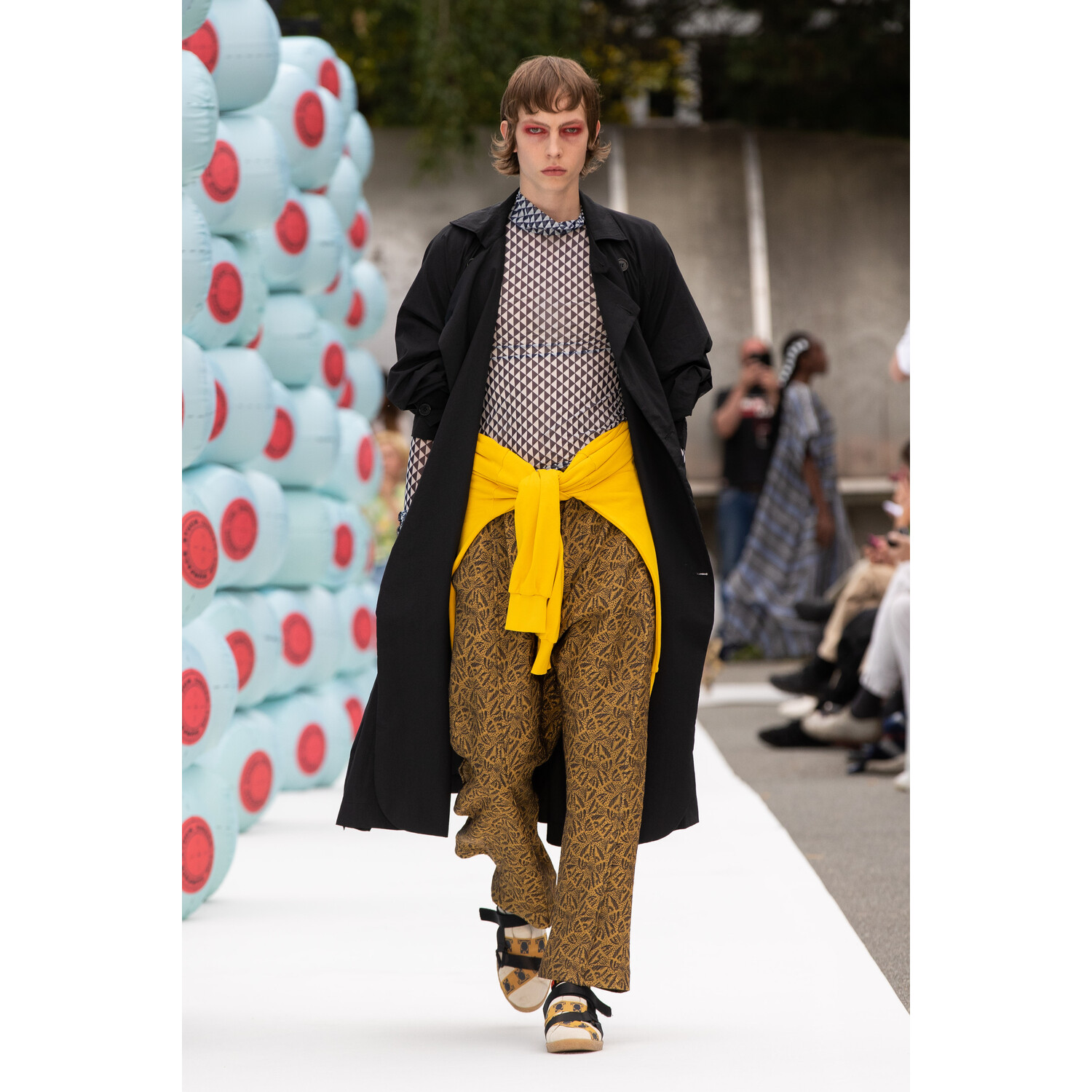 Фото Henrik Vibskov Spring 2020 Menswear Collection / Henrik Vibskov весна- лето 2020 / Неделя моды: Париж