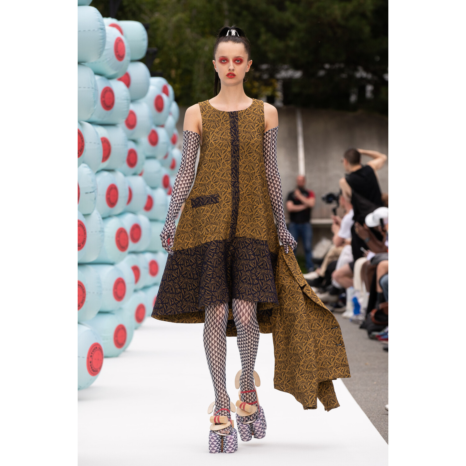 Фото Henrik Vibskov Spring 2020 Menswear Collection / Henrik Vibskov весна- лето 2020 / Неделя моды: Париж