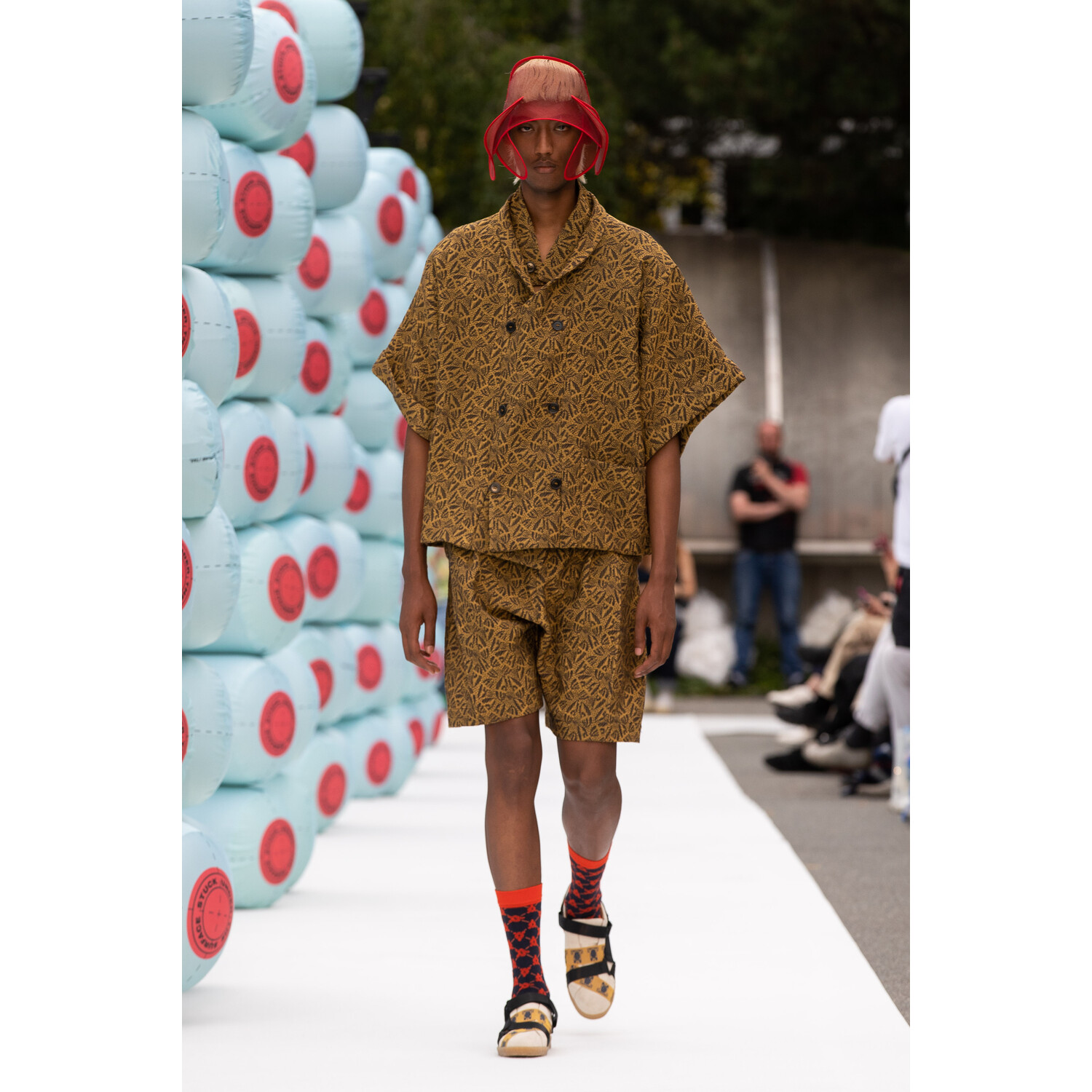 Фото Henrik Vibskov Spring 2020 Menswear Collection / Henrik Vibskov весна- лето 2020 / Неделя моды: Париж