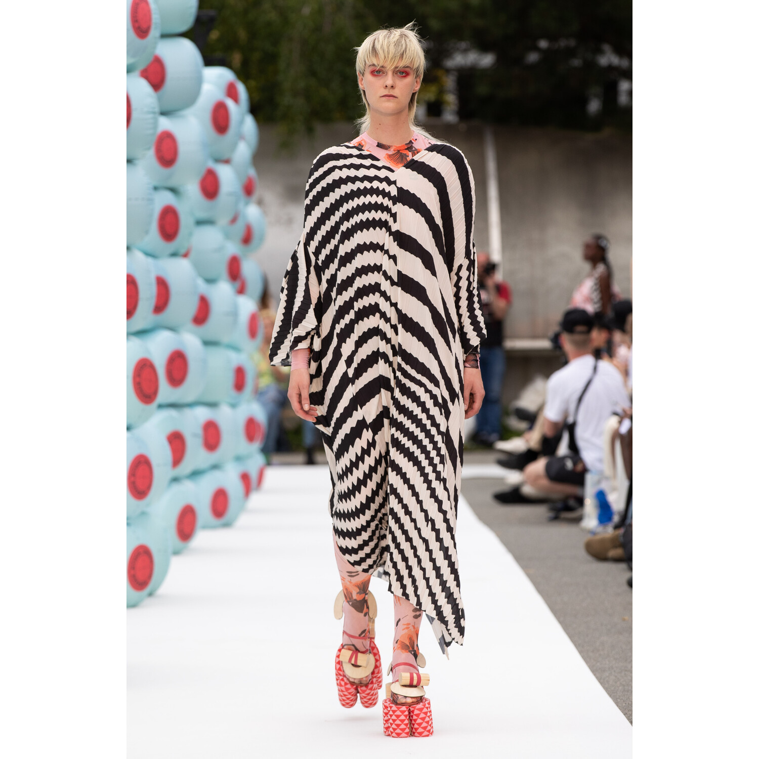 Фото Henrik Vibskov Spring 2020 Menswear Collection / Henrik Vibskov весна- лето 2020 / Неделя моды: Париж