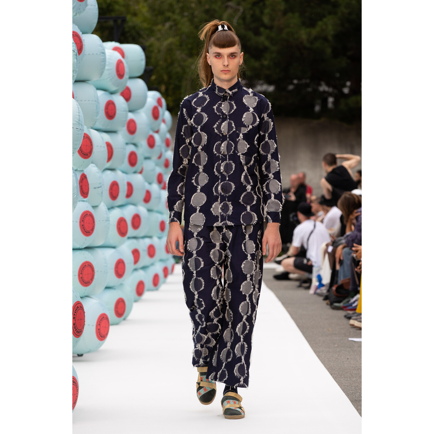 Фото Henrik Vibskov Spring 2020 Menswear Collection / Henrik Vibskov весна- лето 2020 / Неделя моды: Париж