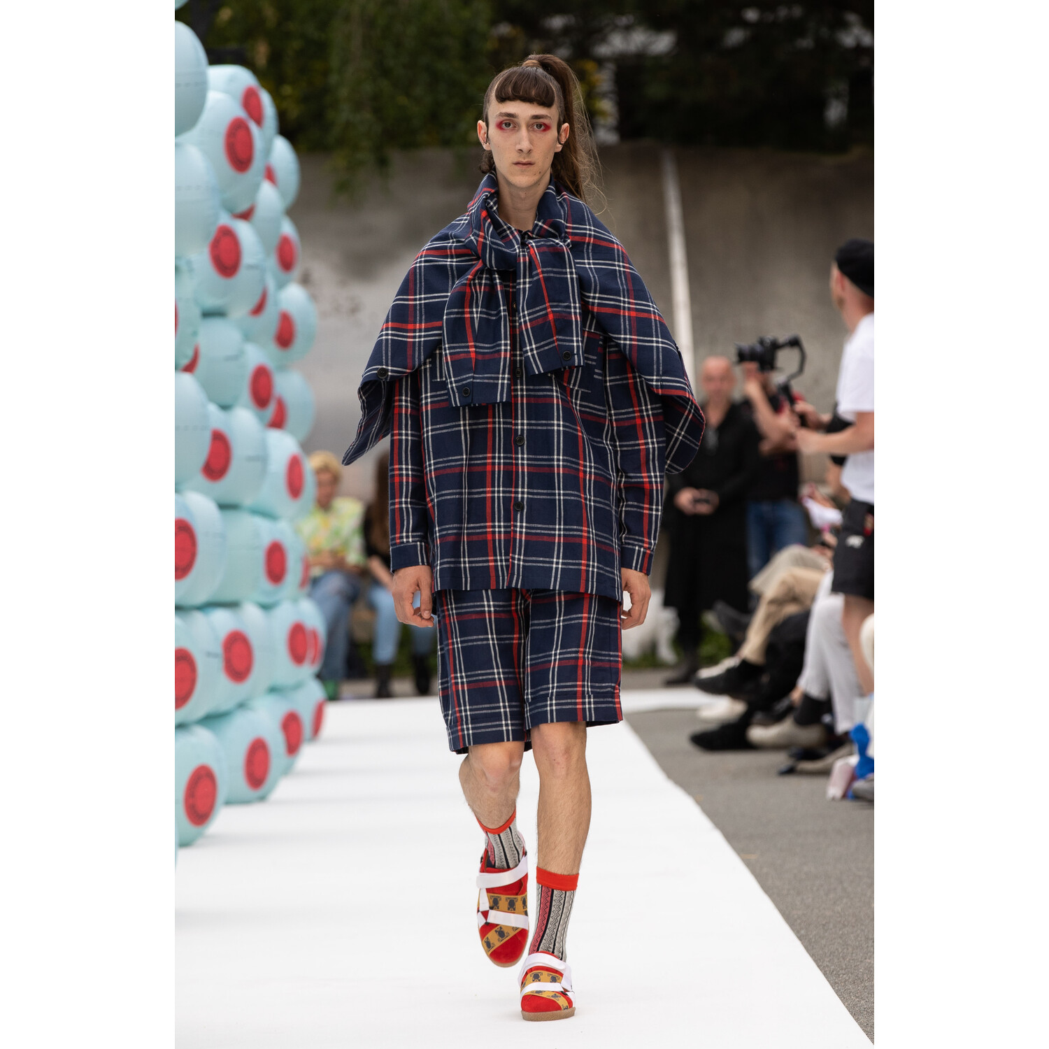 Фото Henrik Vibskov Spring 2020 Menswear Collection / Henrik Vibskov весна- лето 2020 / Неделя моды: Париж