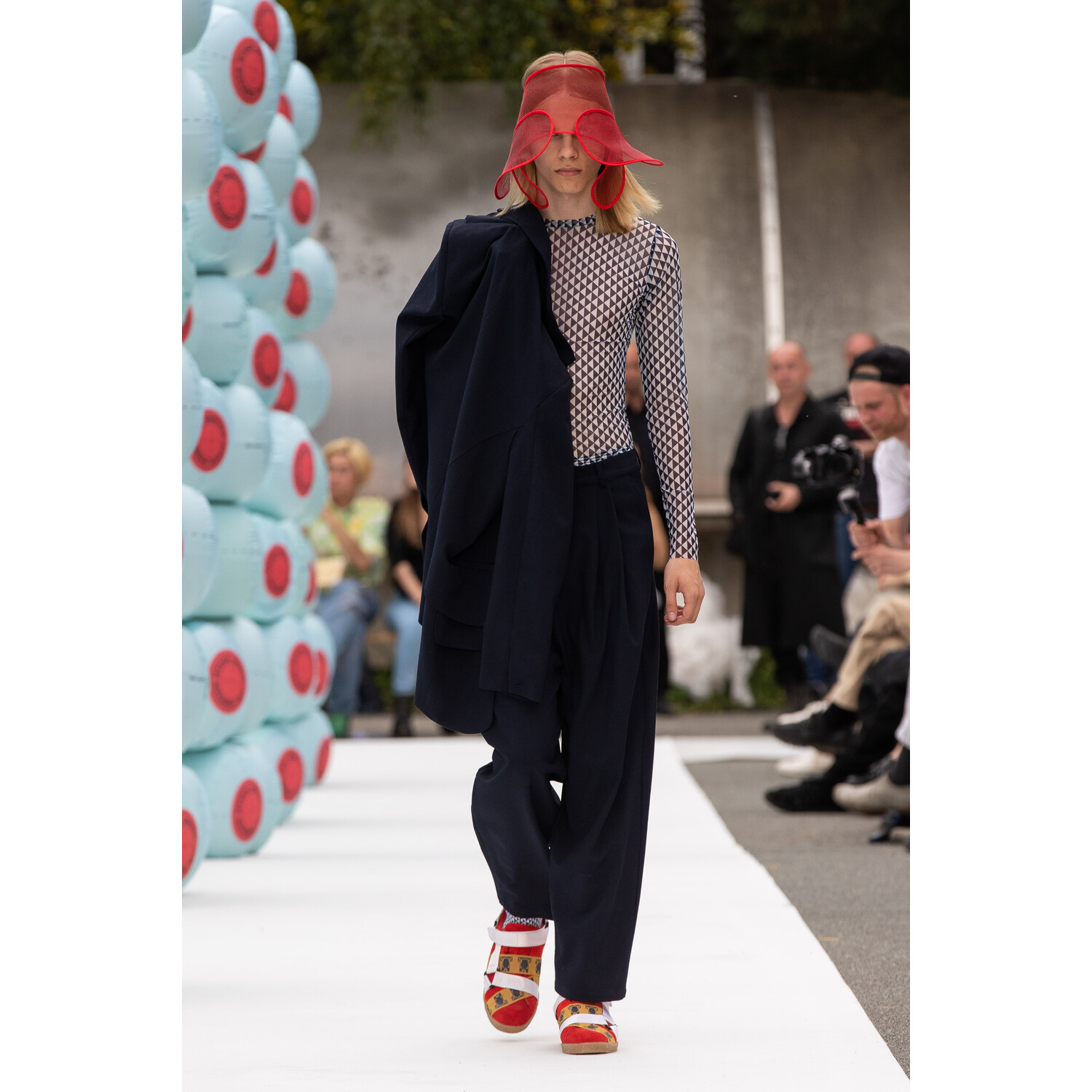 Фото Henrik Vibskov Spring 2020 Menswear Collection / Henrik Vibskov весна- лето 2020 / Неделя моды: Париж