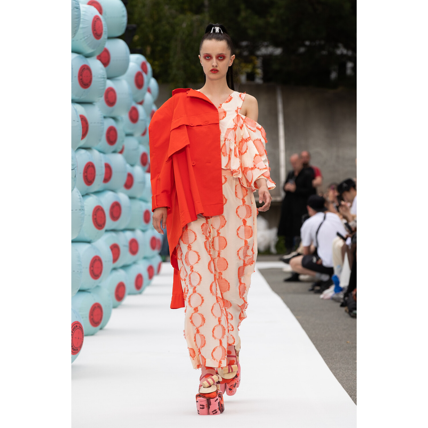 Фото Henrik Vibskov Spring 2020 Menswear Collection / Henrik Vibskov весна- лето 2020 / Неделя моды: Париж