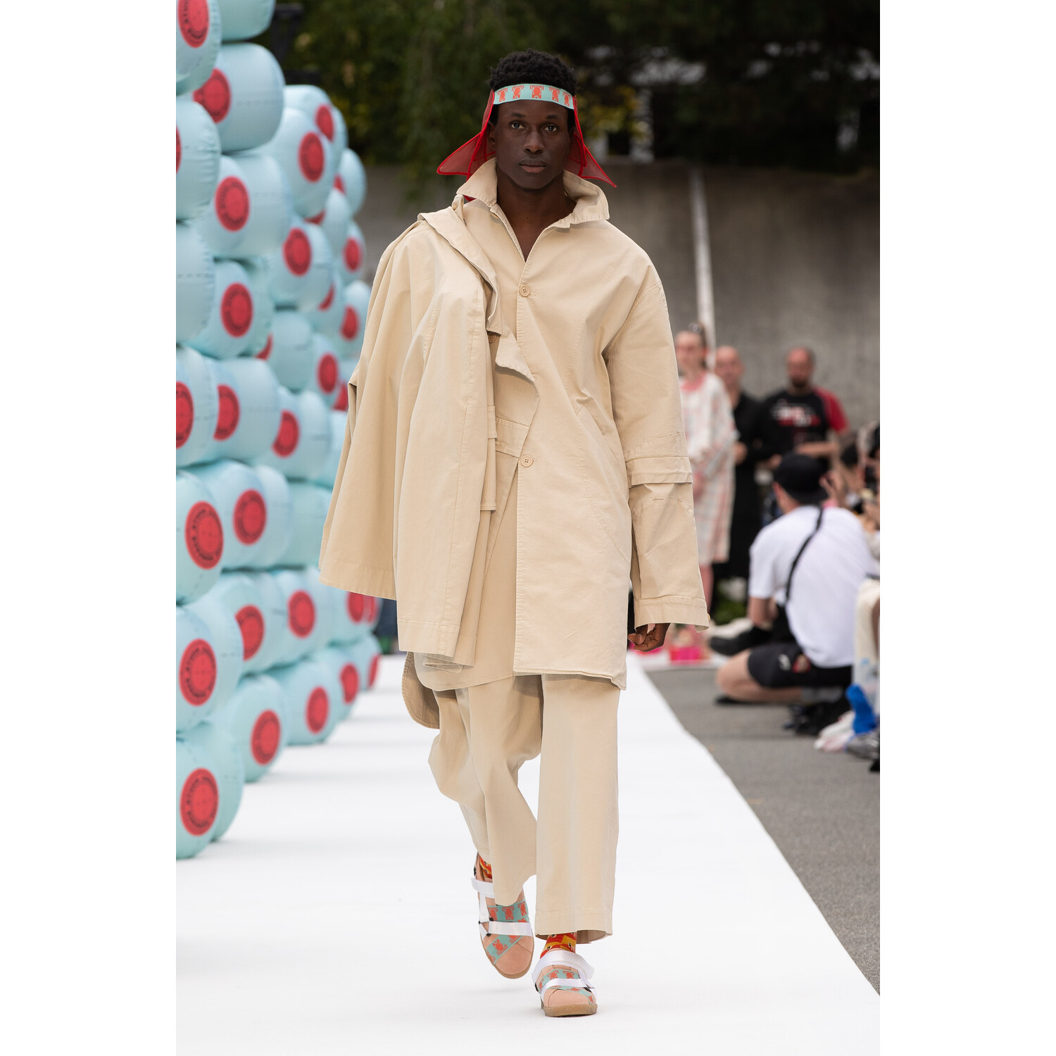 Фото Henrik Vibskov Spring 2020 Menswear Collection / Henrik Vibskov весна- лето 2020 / Неделя моды: Париж