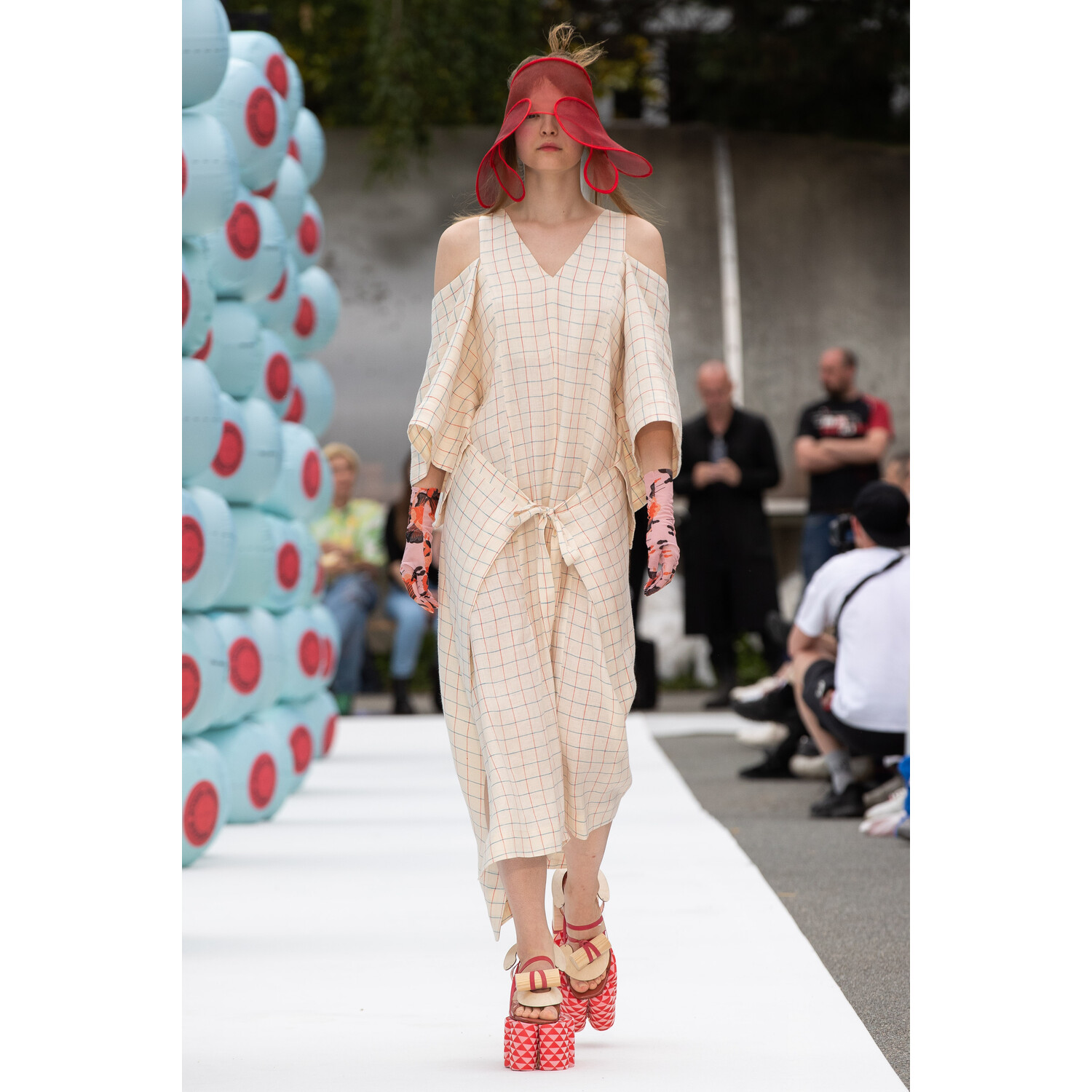 Фото Henrik Vibskov Spring 2020 Menswear Collection / Henrik Vibskov весна- лето 2020 / Неделя моды: Париж
