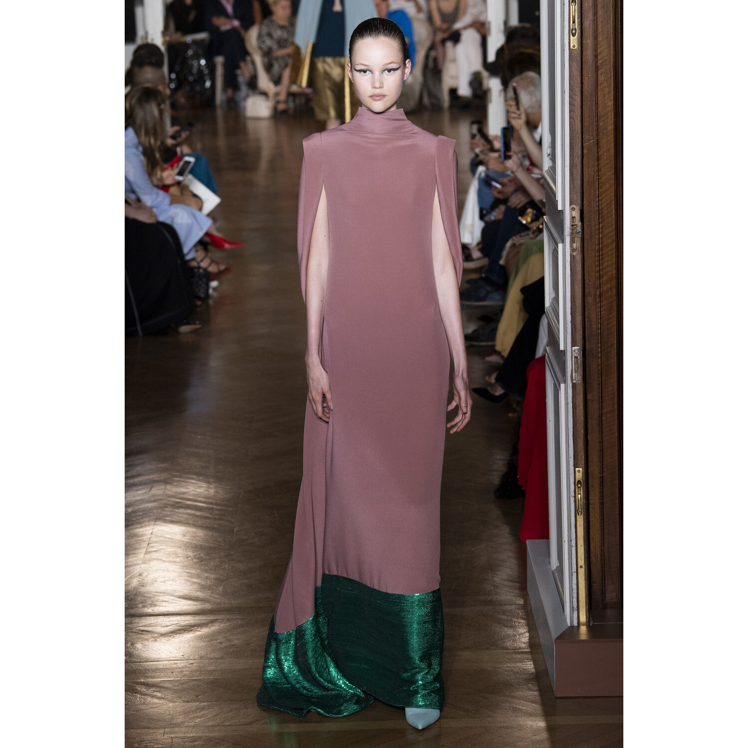 Фото Valentino Fall 2018 Couture Collection / Валентино Осень 2018 Кутюр коллекция