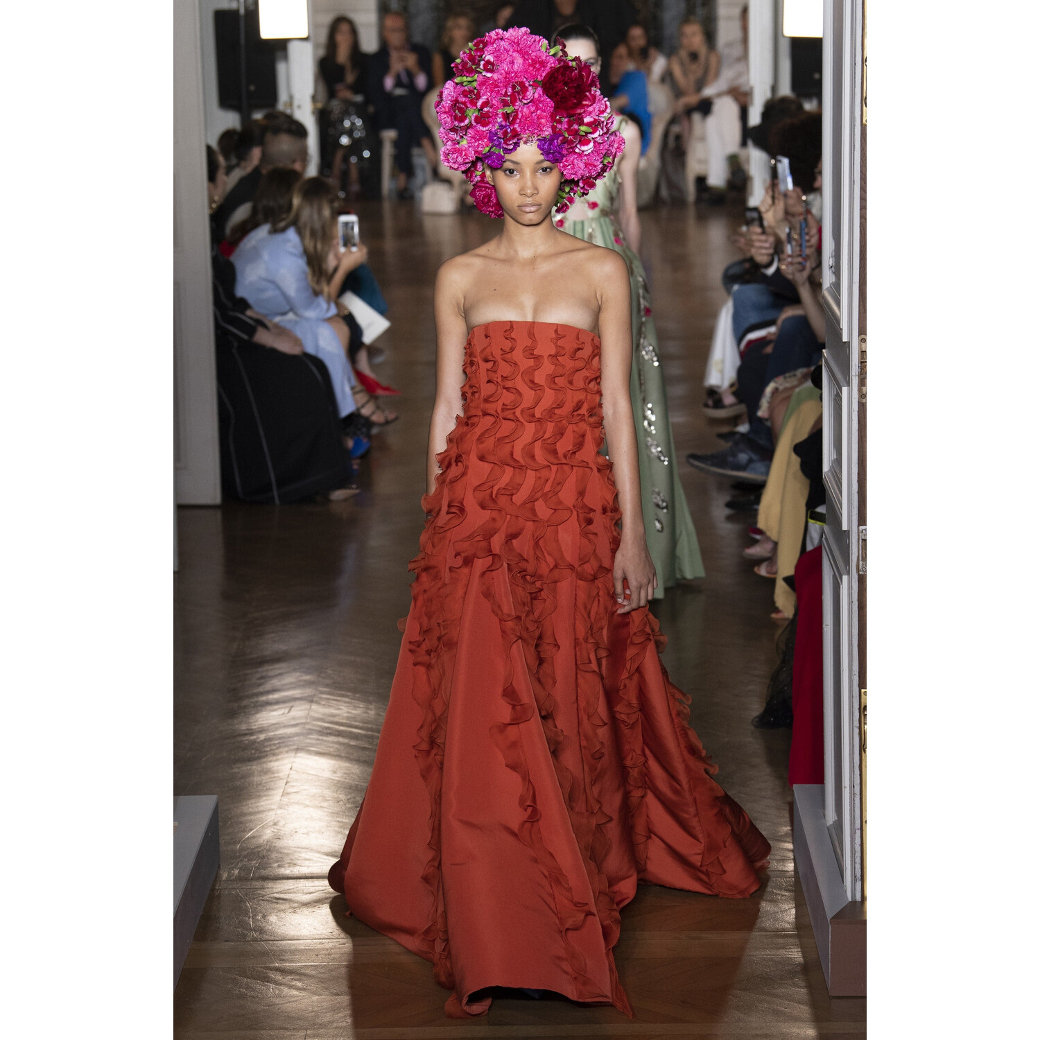 Фото Valentino Fall 2018 Couture Collection / Валентино Осень 2018 Кутюр коллекция