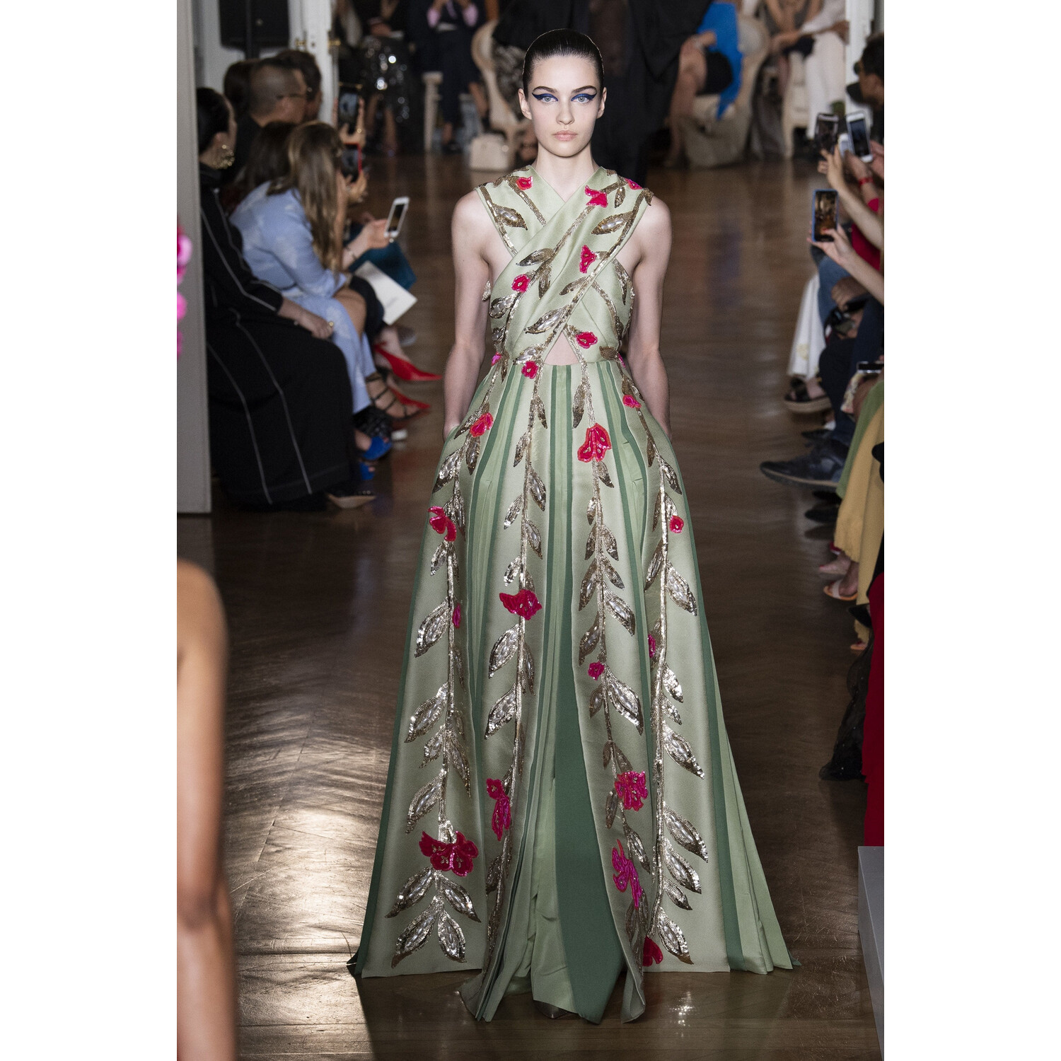 Фото Valentino Fall 2018 Couture Collection / Валентино Осень 2018 Кутюр коллекция