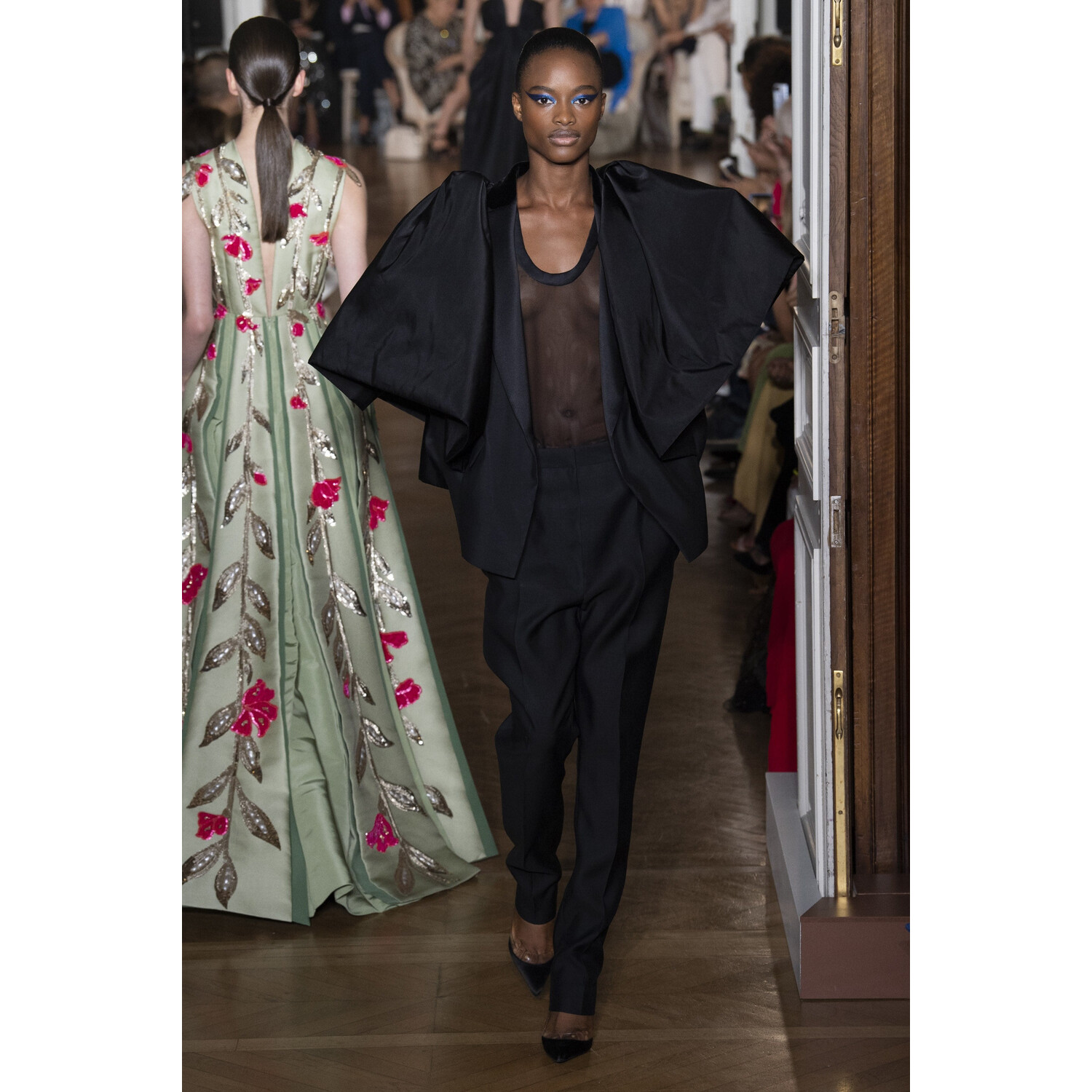 Фото Valentino Fall 2018 Couture Collection / Валентино Осень 2018 Кутюр коллекция