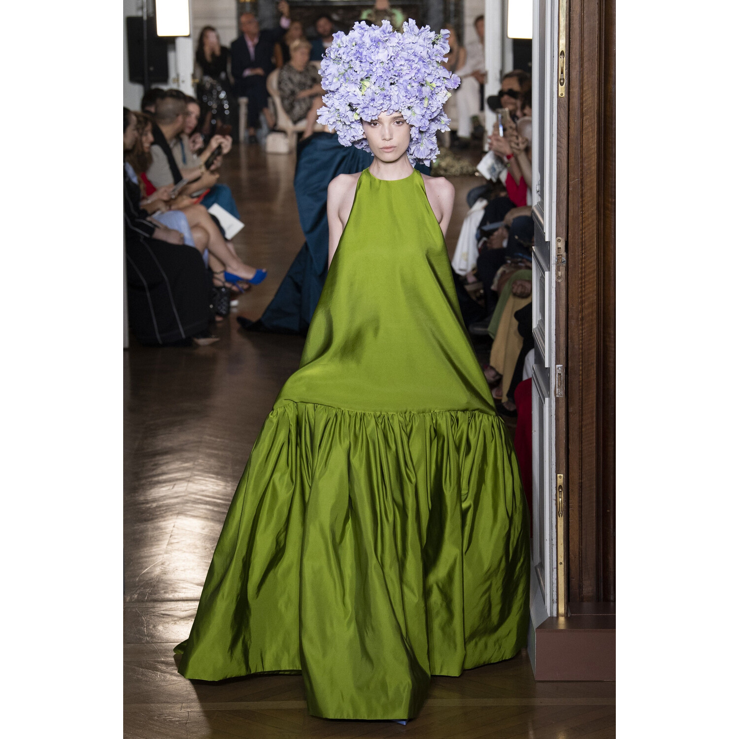 Фото Valentino Fall 2018 Couture Collection / Валентино Осень 2018 Кутюр коллекция