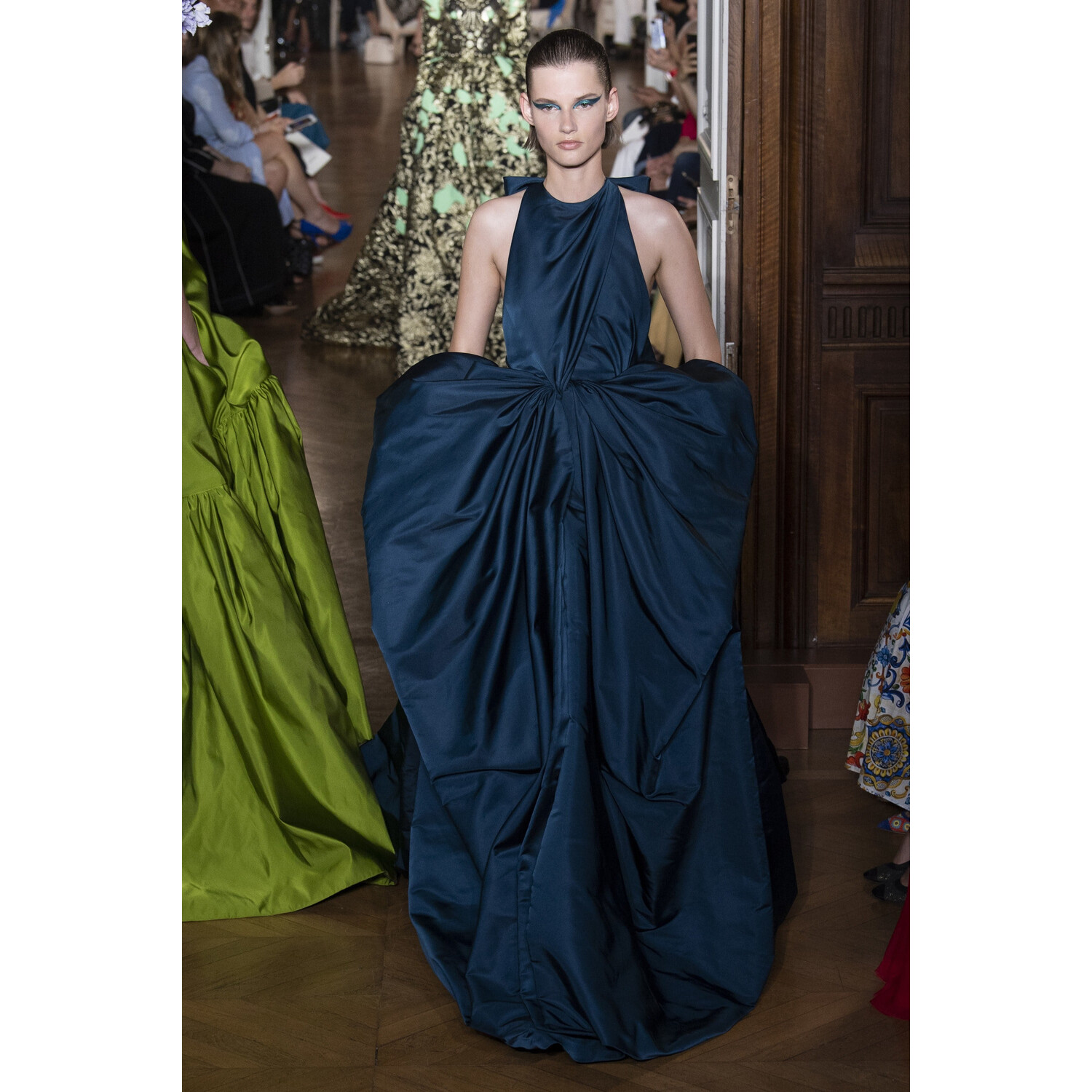 Фото Valentino Fall 2018 Couture Collection / Валентино Осень 2018 Кутюр коллекция