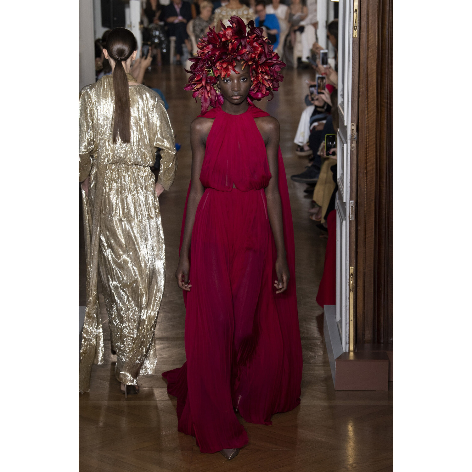 Фото Valentino Fall 2018 Couture Collection / Валентино Осень 2018 Кутюр коллекция