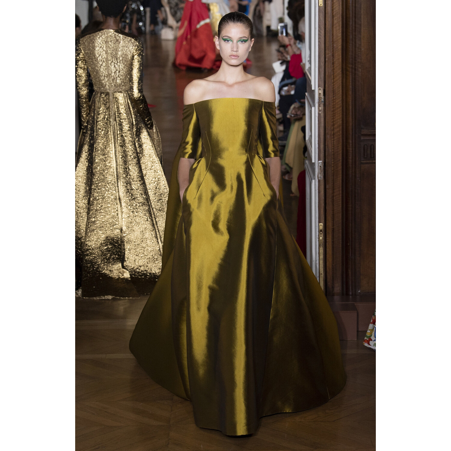 Фото Valentino Fall 2018 Couture Collection / Валентино Осень 2018 Кутюр коллекция