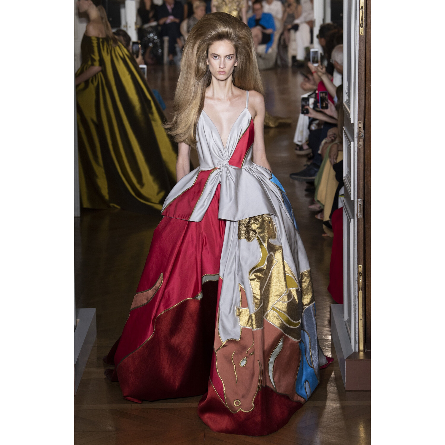 Фото Valentino Fall 2018 Couture Collection / Валентино Осень 2018 Кутюр коллекция