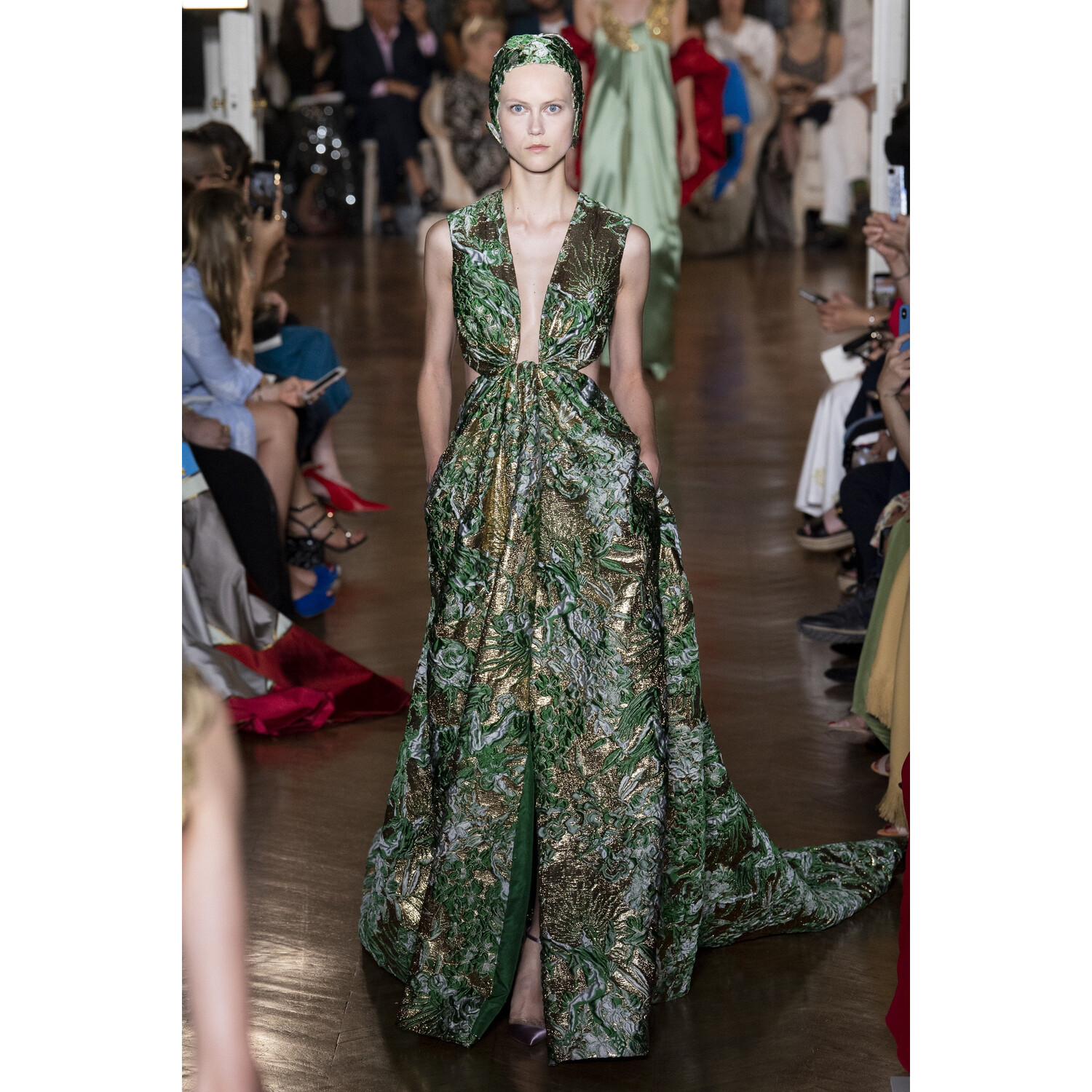Фото Valentino Fall 2018 Couture Collection / Валентино Осень 2018 Кутюр коллекция