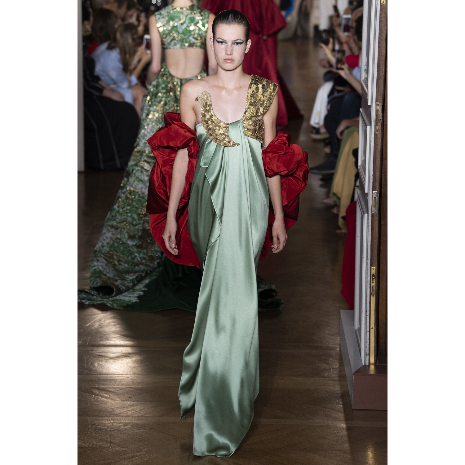 Фото Valentino Fall 2018 Couture Collection / Валентино Осень 2018 Кутюр коллекция
