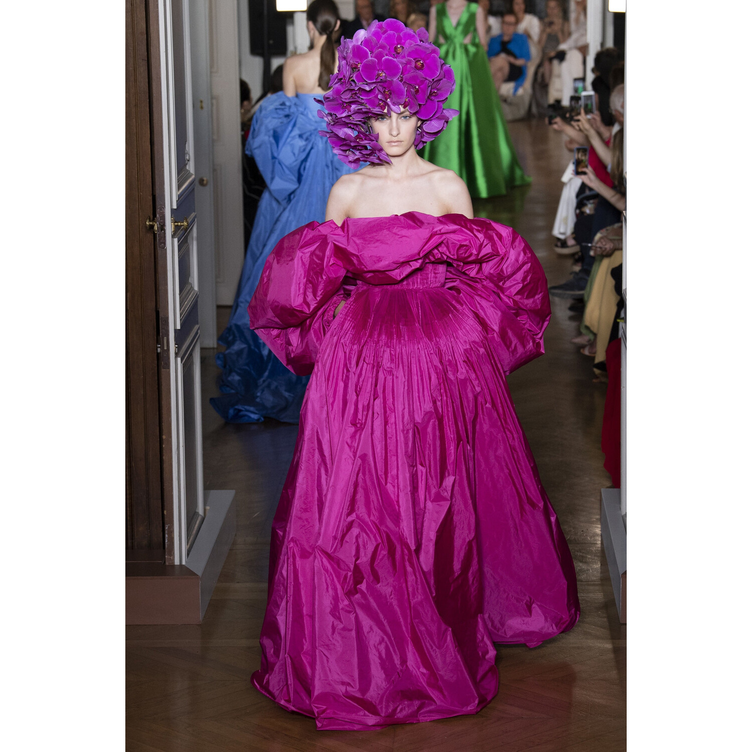 Фото Valentino Fall 2018 Couture Collection / Валентино Осень 2018 Кутюр коллекция