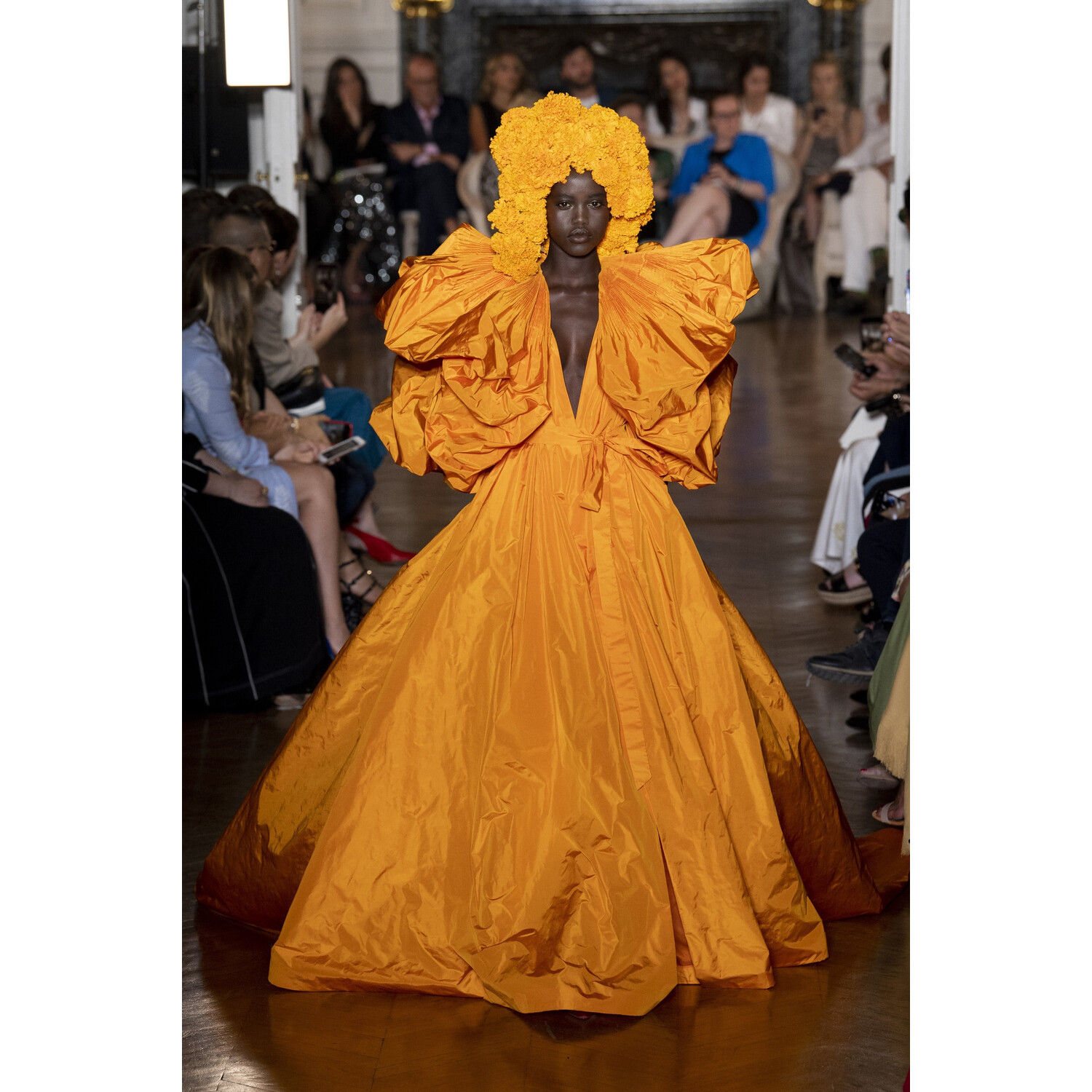 Фото Valentino Fall 2018 Couture Collection / Валентино Осень 2018 Кутюр коллекция