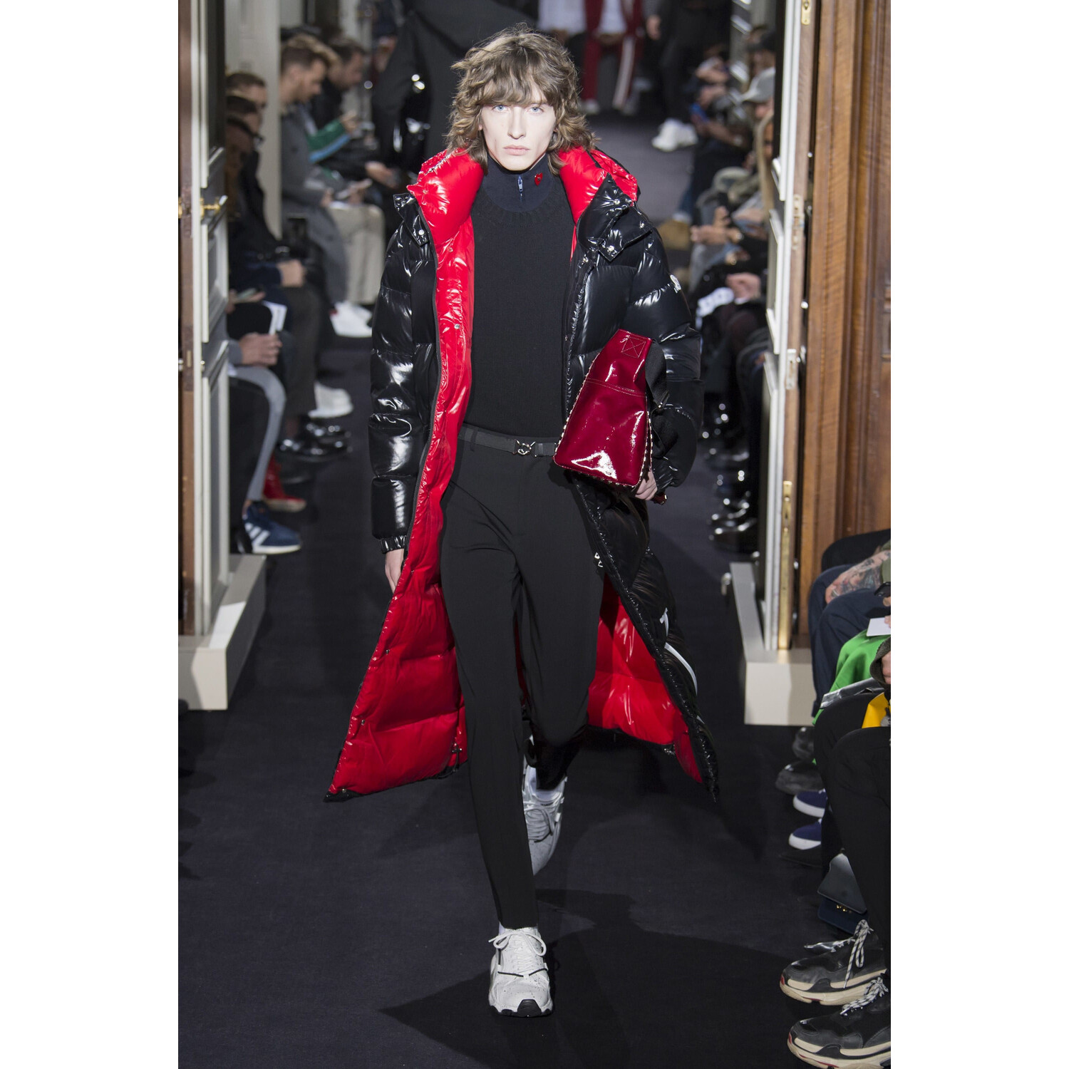 Фото Valentino FALL 2018 MENSWEAR Paris PFW коллекция Валентино осень 2018 мужская неделя моды в Париже Mainstyles