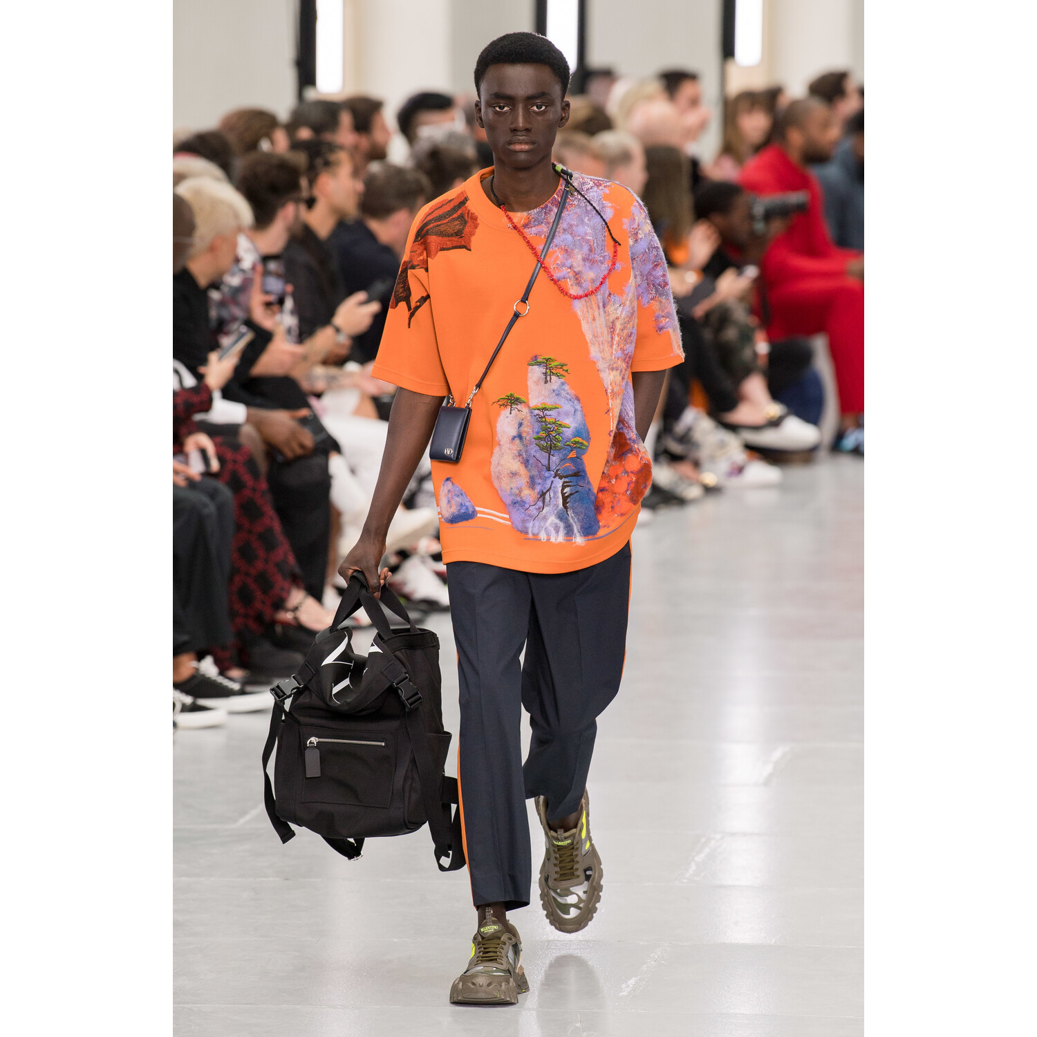 Фото Valentino Spring 2020 Menswear Collection / Valentino весна- лето 2020 / Неделя моды: Париж