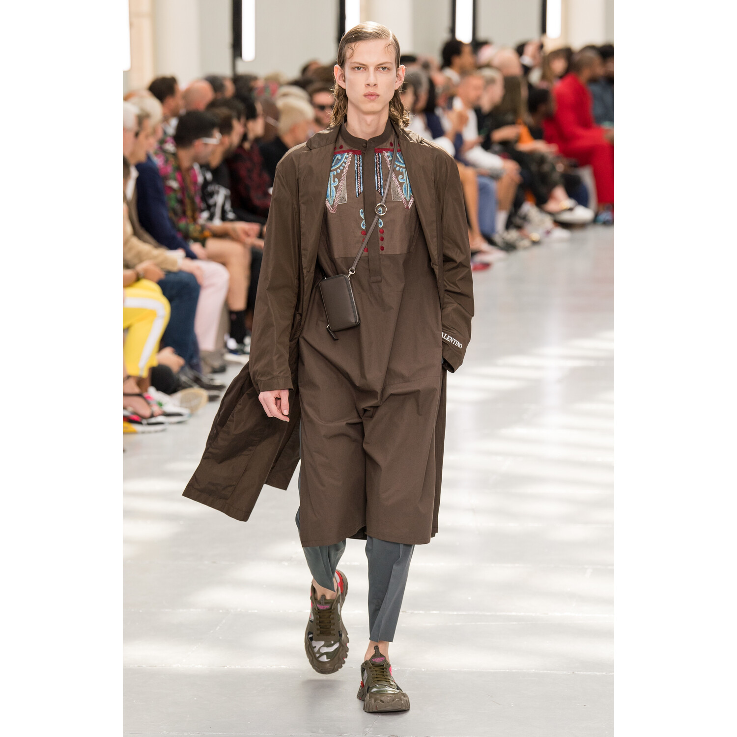 Фото Valentino Spring 2020 Menswear Collection / Valentino весна- лето 2020 / Неделя моды: Париж