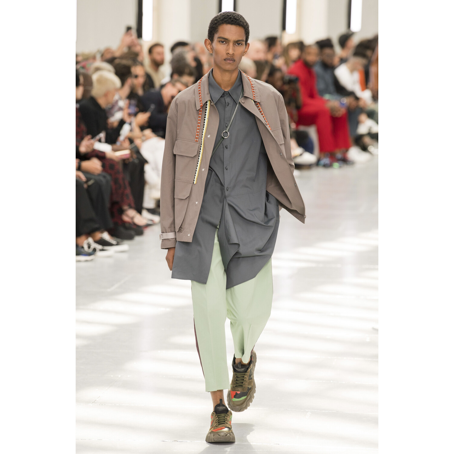 Фото Valentino Spring 2020 Menswear Collection / Valentino весна- лето 2020 / Неделя моды: Париж