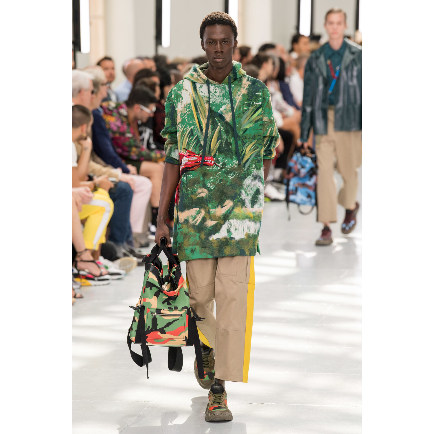 Фото Valentino Spring 2020 Menswear Collection / Valentino весна- лето 2020 / Неделя моды: Париж