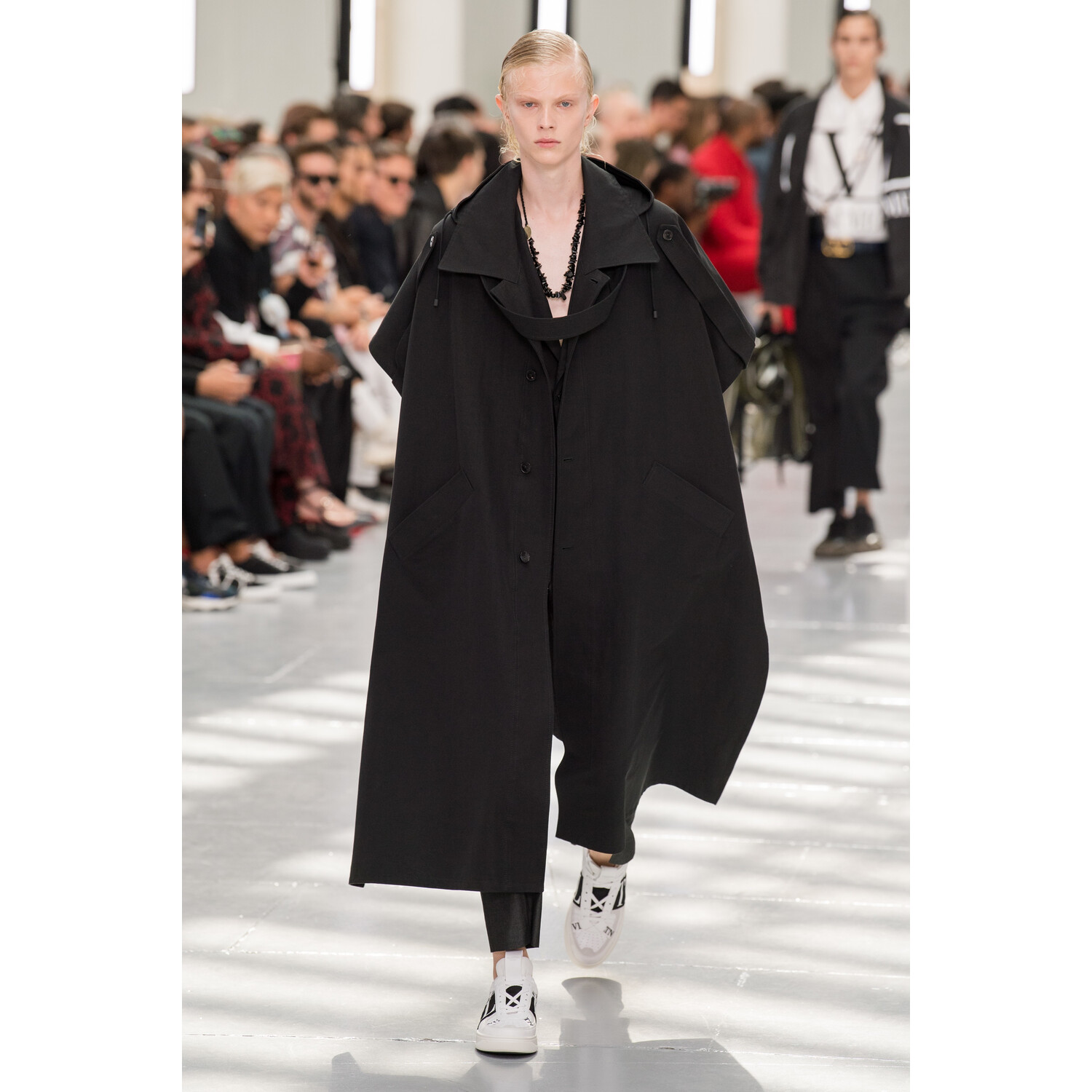 Фото Valentino Spring 2020 Menswear Collection / Valentino весна- лето 2020 / Неделя моды: Париж