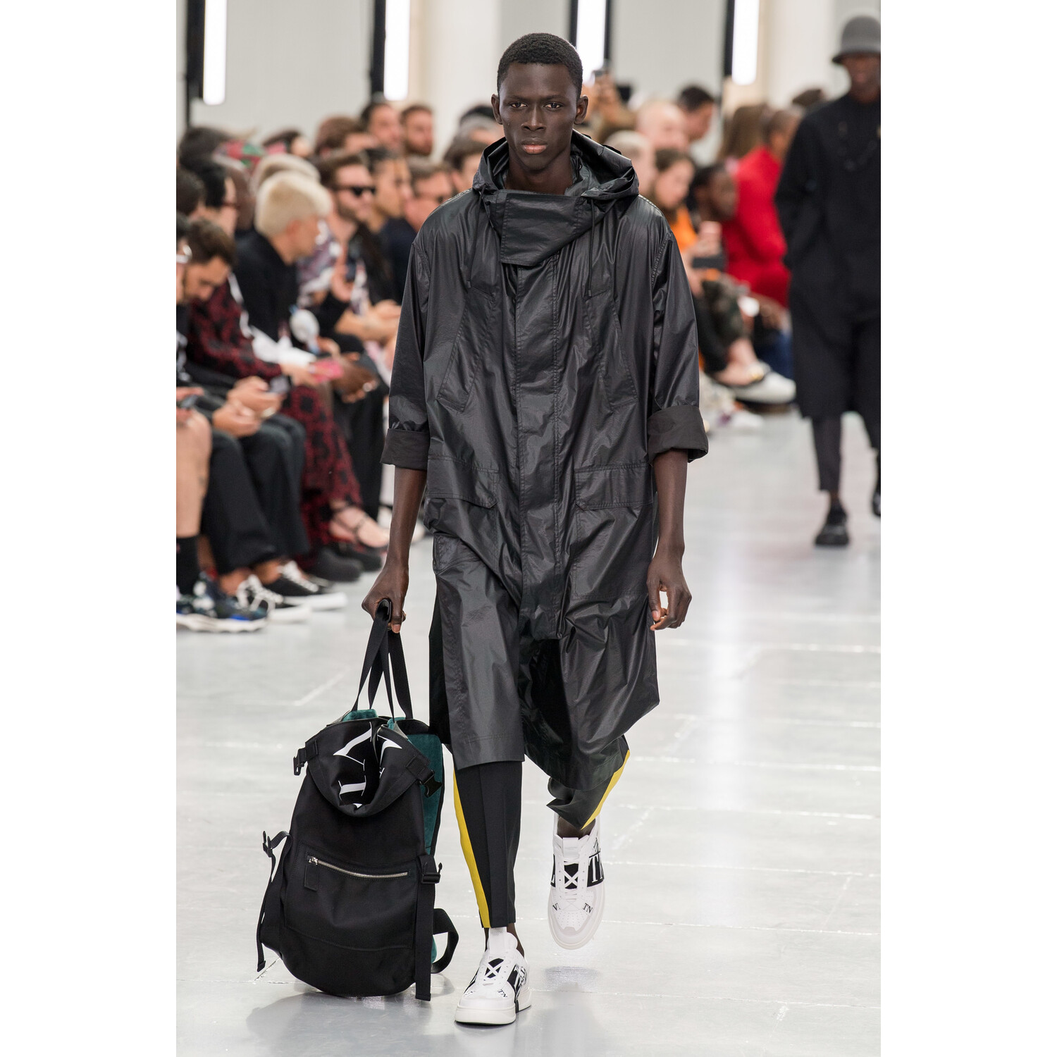 Фото Valentino Spring 2020 Menswear Collection / Valentino весна- лето 2020 / Неделя моды: Париж