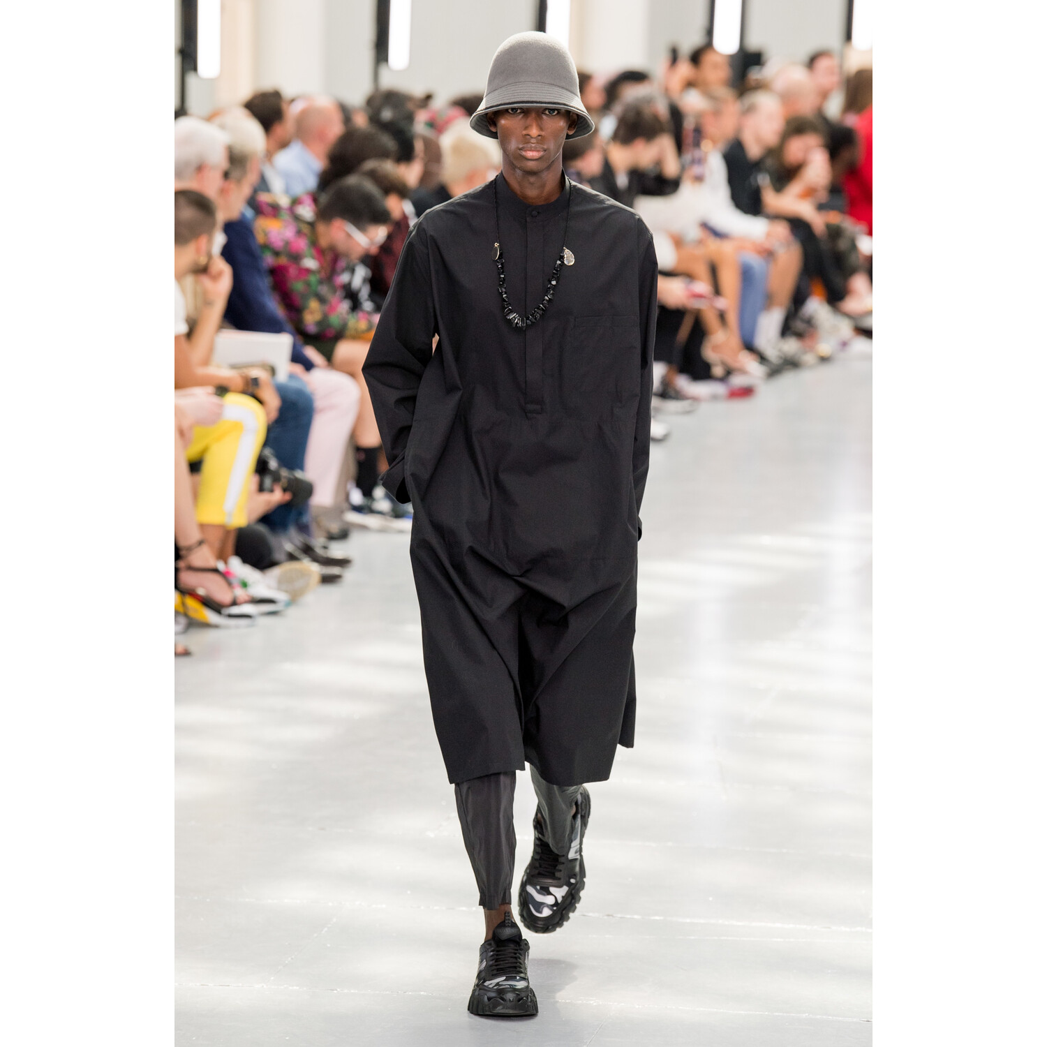 Фото Valentino Spring 2020 Menswear Collection / Valentino весна- лето 2020 / Неделя моды: Париж