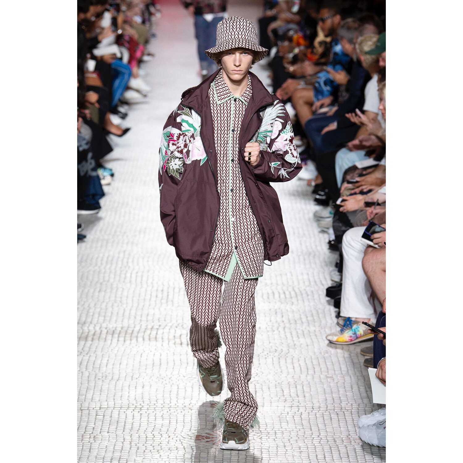 Фото Valentino Spring 2019 Menswear / Валентино Весна Лето 2019 Мужская Неделя Моды в Париже