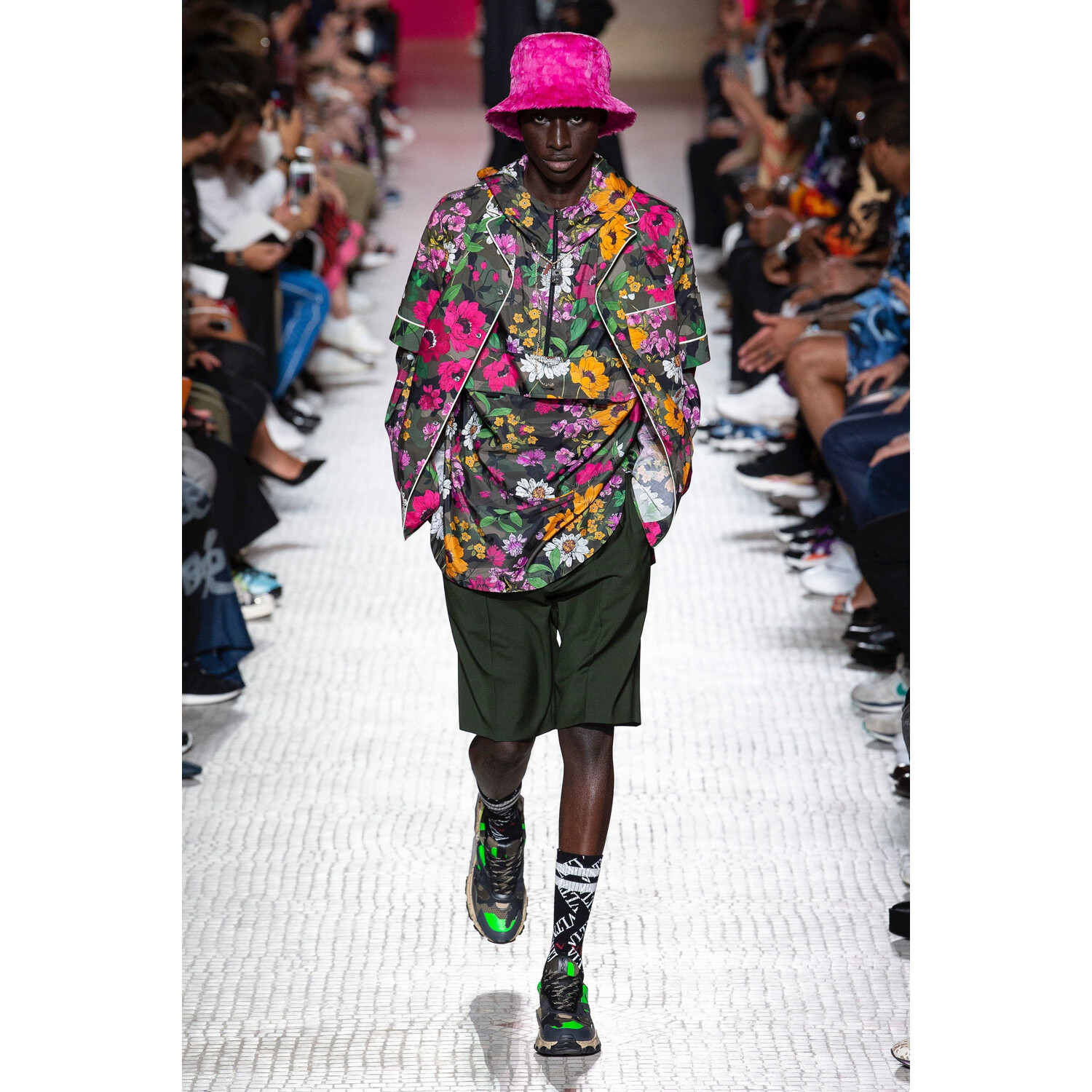 Фото Valentino Spring 2019 Menswear / Валентино Весна Лето 2019 Мужская Неделя Моды в Париже