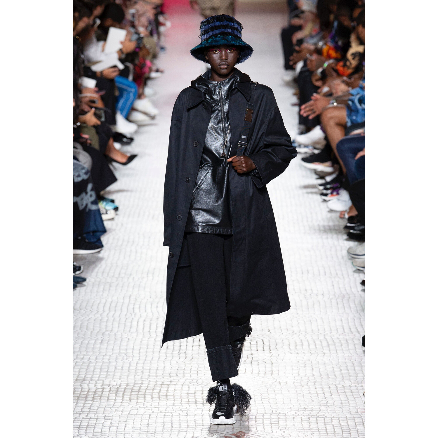 Фото Valentino Spring 2019 Menswear / Валентино Весна Лето 2019 Мужская Неделя Моды в Париже