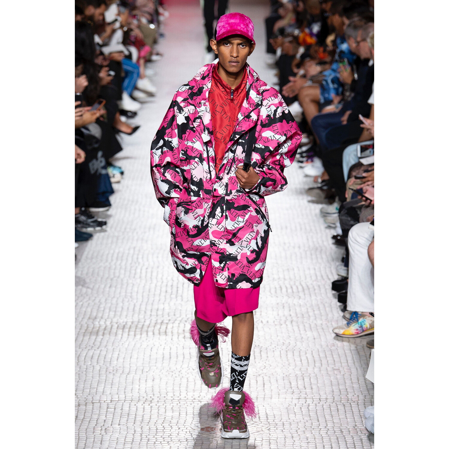 Фото Valentino Spring 2019 Menswear / Валентино Весна Лето 2019 Мужская Неделя Моды в Париже
