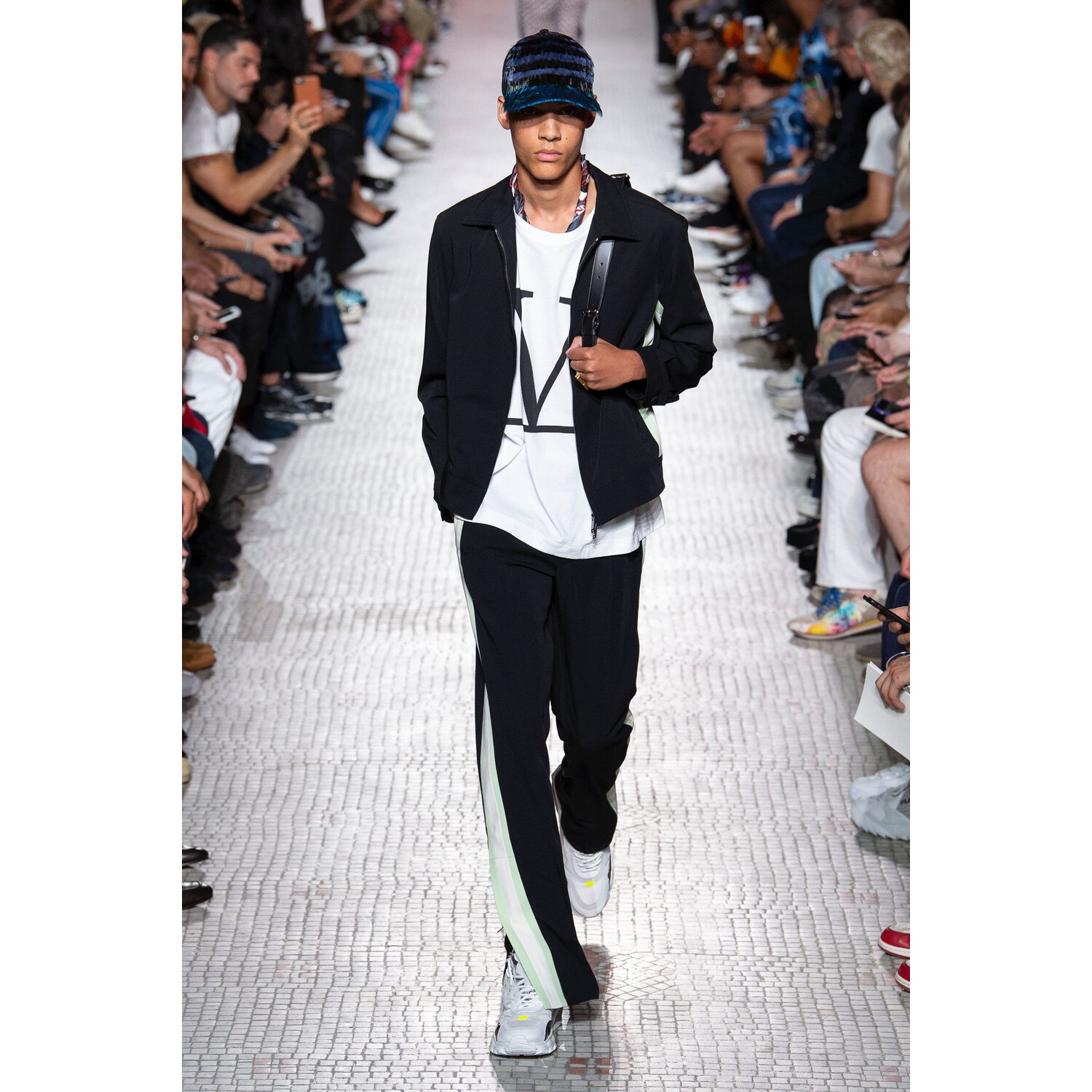 Фото Valentino Spring 2019 Menswear / Валентино Весна Лето 2019 Мужская Неделя Моды в Париже