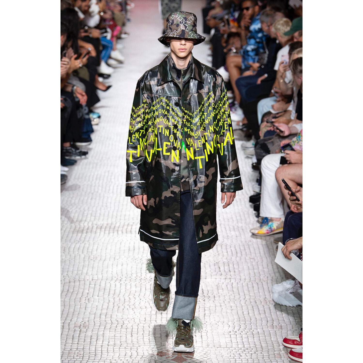 Фото Valentino Spring 2019 Menswear / Валентино Весна Лето 2019 Мужская Неделя Моды в Париже