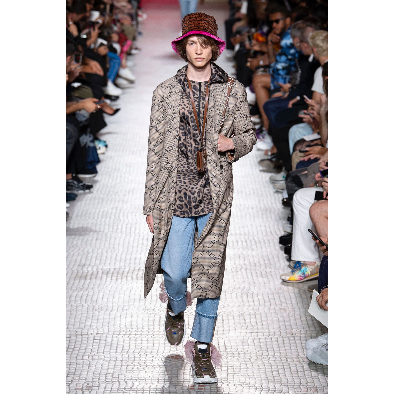Фото Valentino Spring 2019 Menswear / Валентино Весна Лето 2019 Мужская Неделя Моды в Париже
