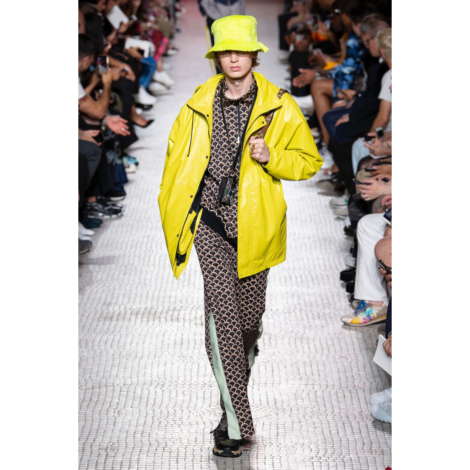 Фото Valentino Spring 2019 Menswear / Валентино Весна Лето 2019 Мужская Неделя Моды в Париже