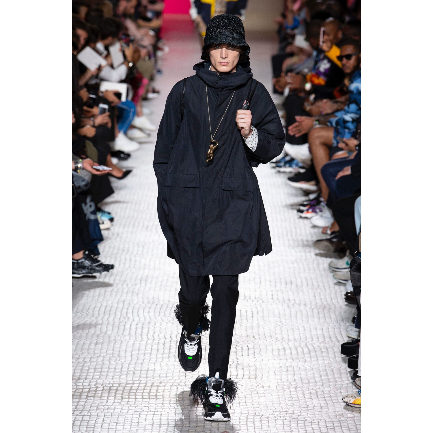 Фото Valentino Spring 2019 Menswear / Валентино Весна Лето 2019 Мужская Неделя Моды в Париже