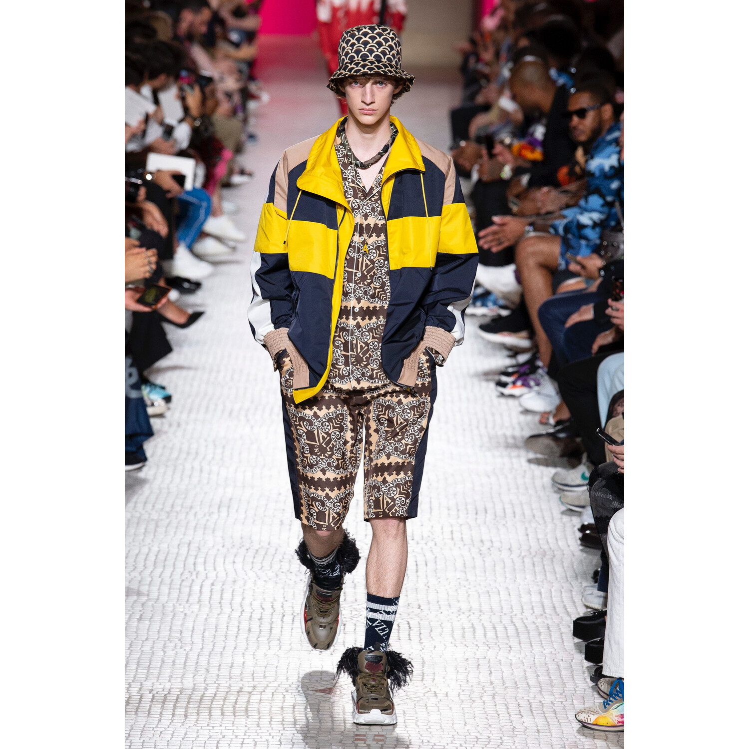 Фото Valentino Spring 2019 Menswear / Валентино Весна Лето 2019 Мужская Неделя Моды в Париже