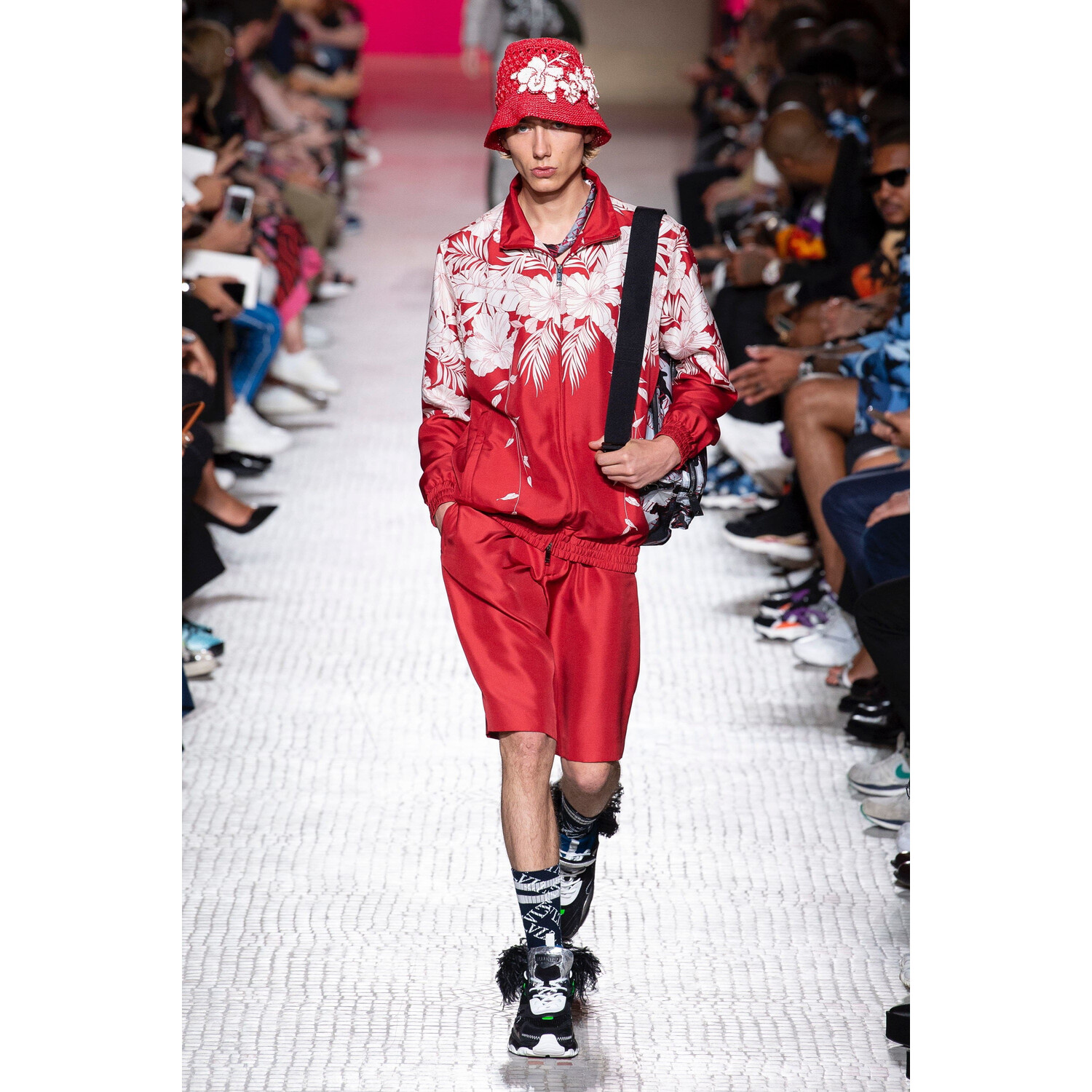Фото Valentino Spring 2019 Menswear / Валентино Весна Лето 2019 Мужская Неделя Моды в Париже
