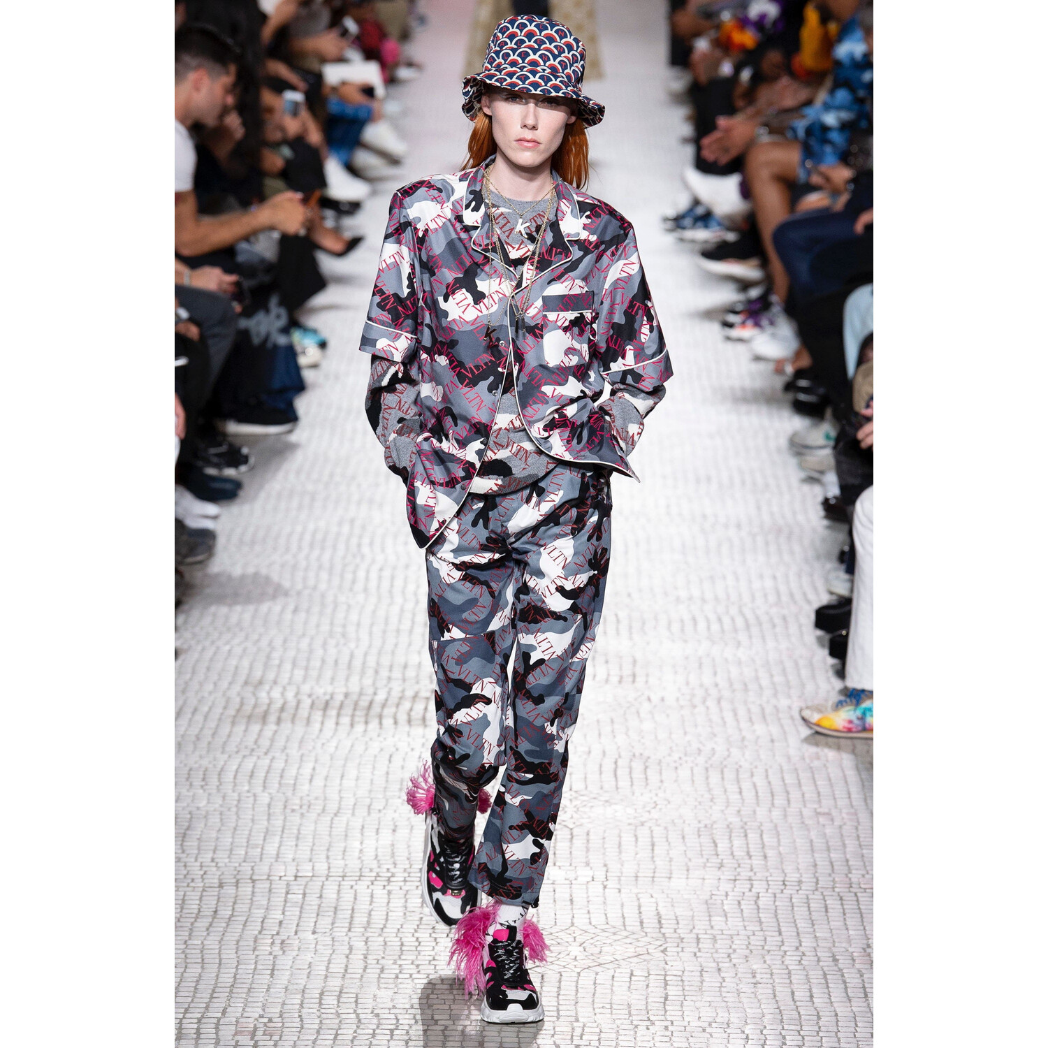 Фото Valentino Spring 2019 Menswear / Валентино Весна Лето 2019 Мужская Неделя Моды в Париже
