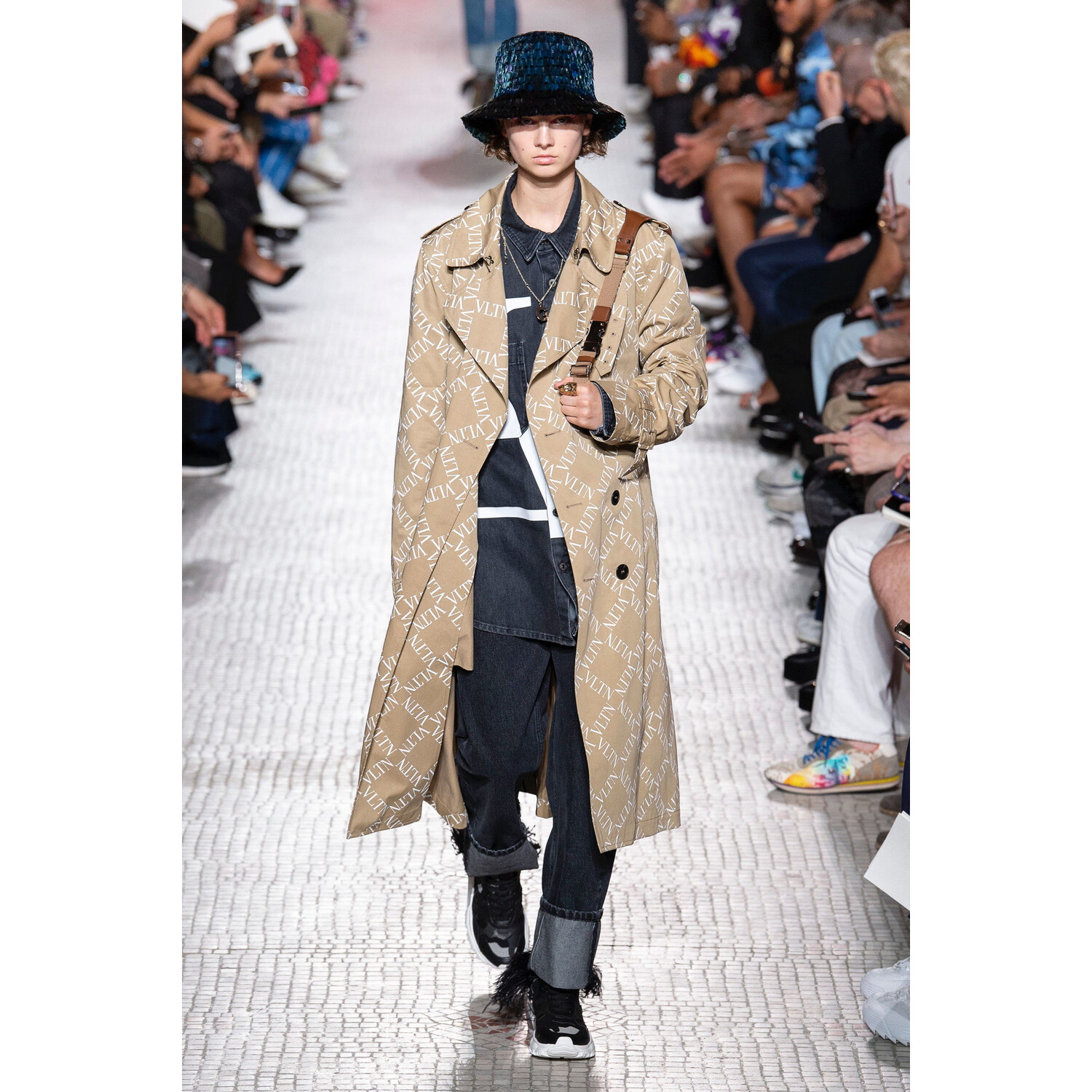 Фото Valentino Spring 2019 Menswear / Валентино Весна Лето 2019 Мужская Неделя Моды в Париже