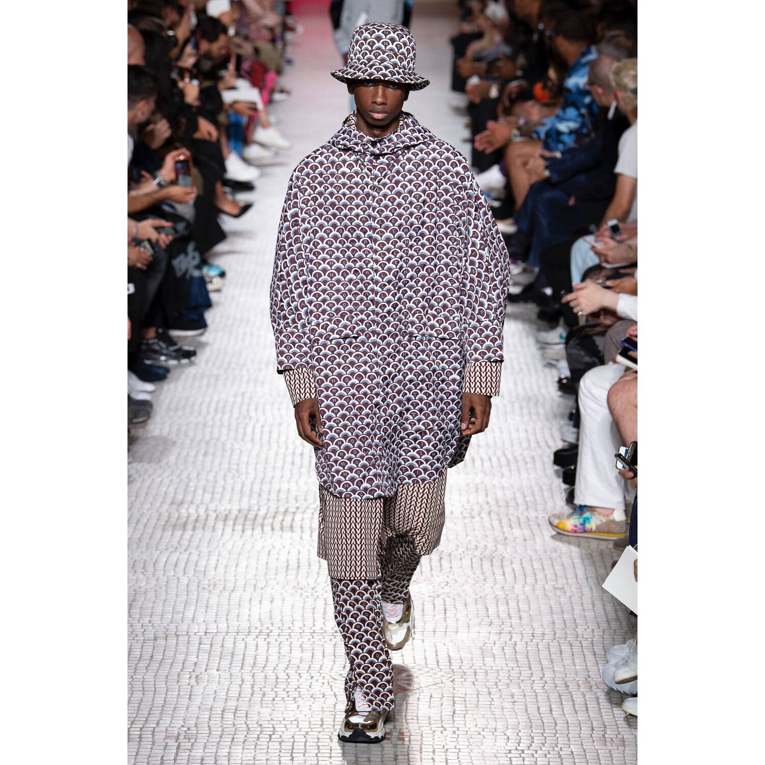 Фото Valentino Spring 2019 Menswear / Валентино Весна Лето 2019 Мужская Неделя Моды в Париже