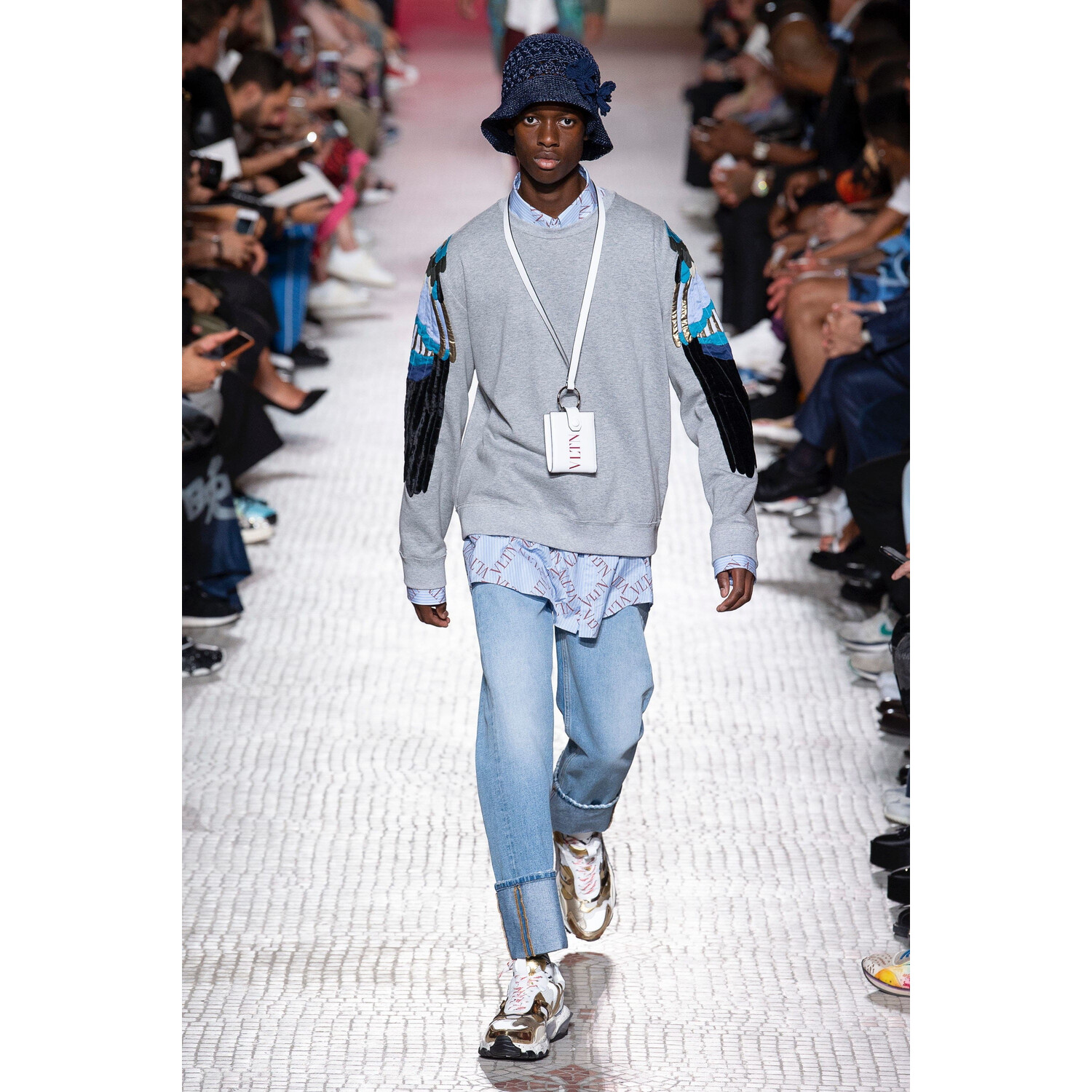 Фото Valentino Spring 2019 Menswear / Валентино Весна Лето 2019 Мужская Неделя Моды в Париже