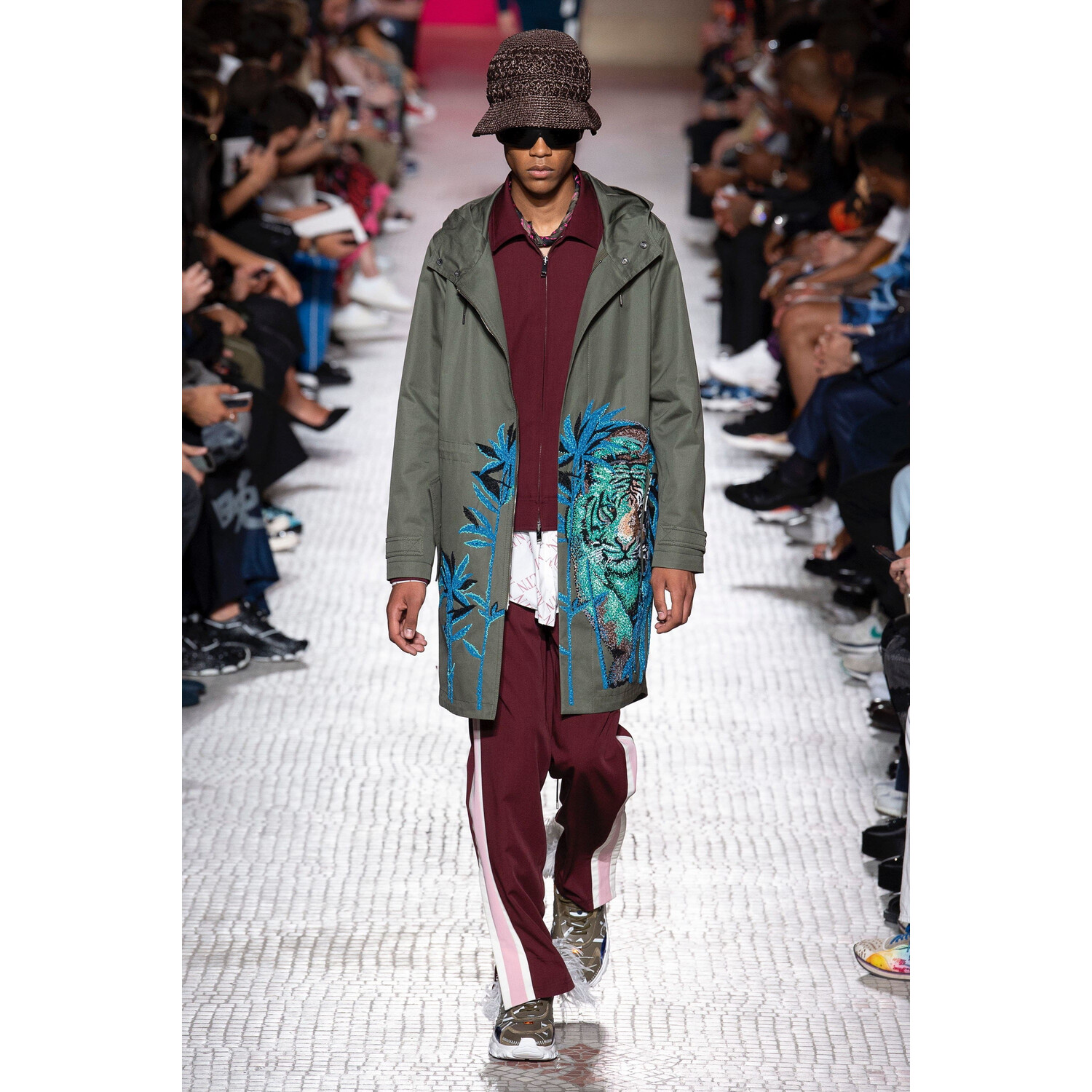 Фото Valentino Spring 2019 Menswear / Валентино Весна Лето 2019 Мужская Неделя Моды в Париже